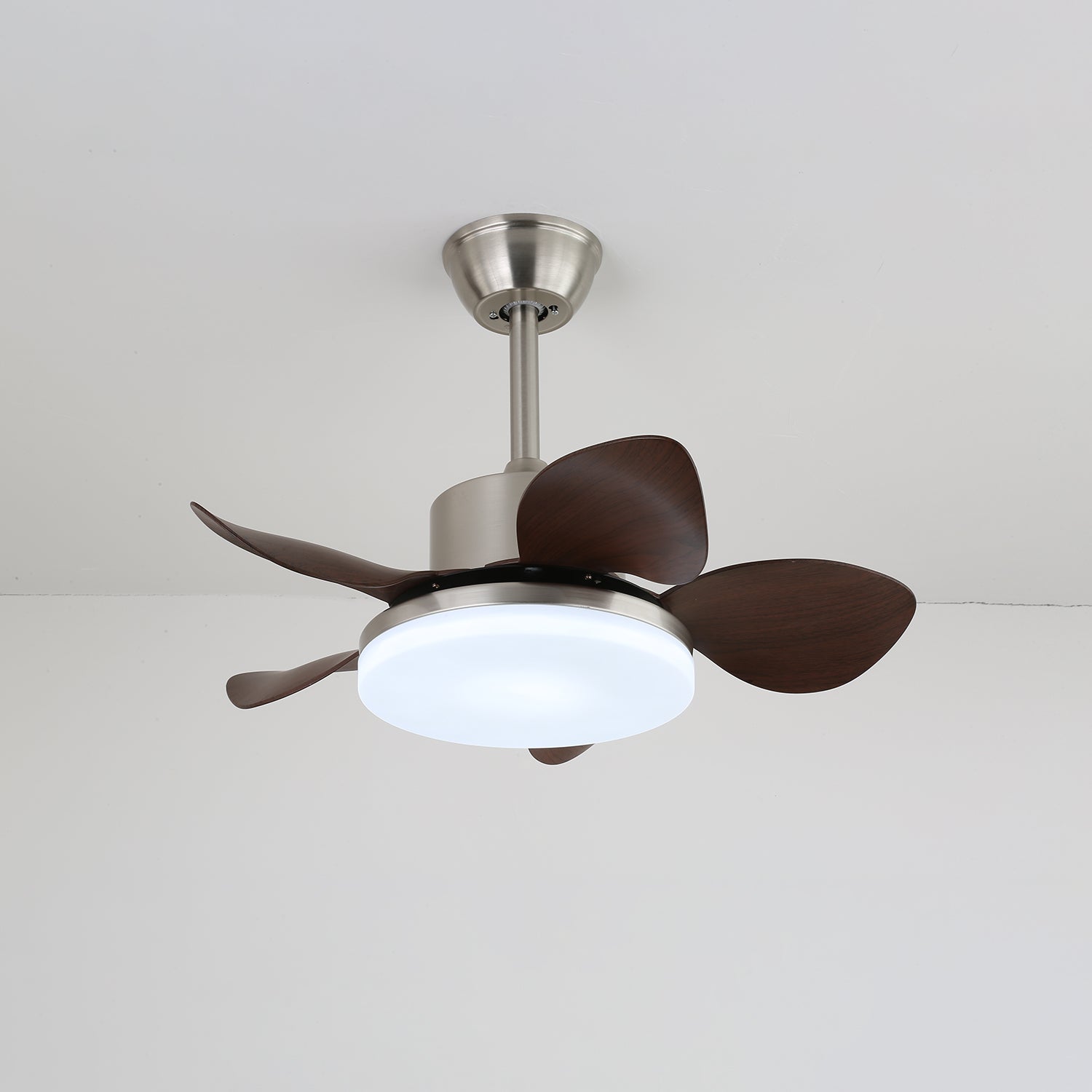 Houten Plafondventilator Kaelen met Verlichting ø71cm | LED Ventilatorlamp Kantelbare Bladen Afstandsbediening 6 Standen | Modern Scandinavisch Ontwerp Nikkel Walnoothout Acryl | Sansoti