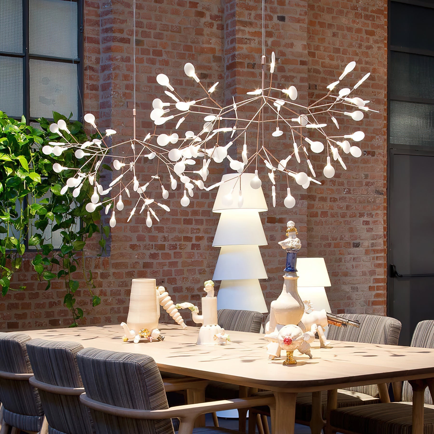 Lustre design Heracleum avec feuilles LED – suspension organique moderne avec 30 à 108 points lumineux en noir ou or rosé | Restfield