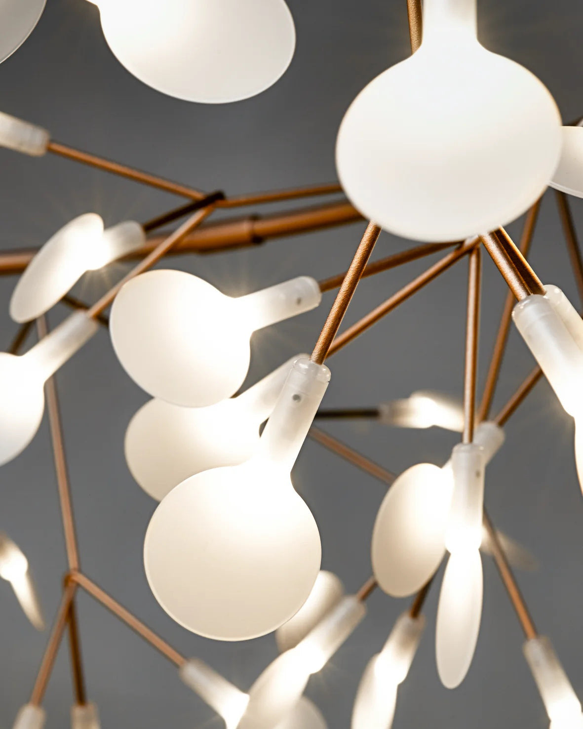Design Heracleum Kroonluchter met LED Bladeren – Moderne Organische Hanglamp met 30 tot 108 Lichtpunten in Zwart of Roségoud | Sansoti