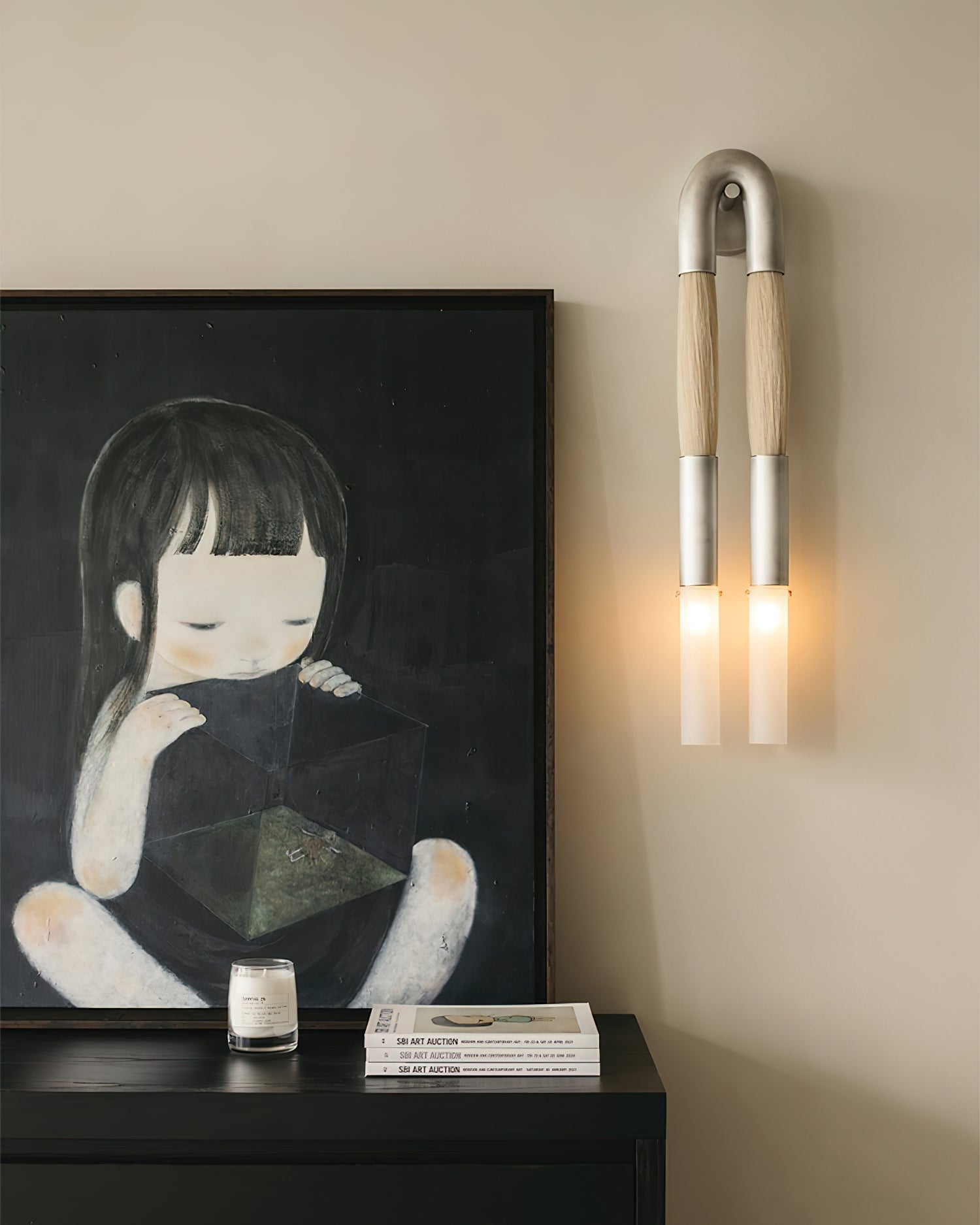 Decoratieve Wandlamp met Imitatie Paardenhaar – Sculptural Strijkijzeren Design met Witte Acryl Kap – ø18×H67cm | Sansoti
