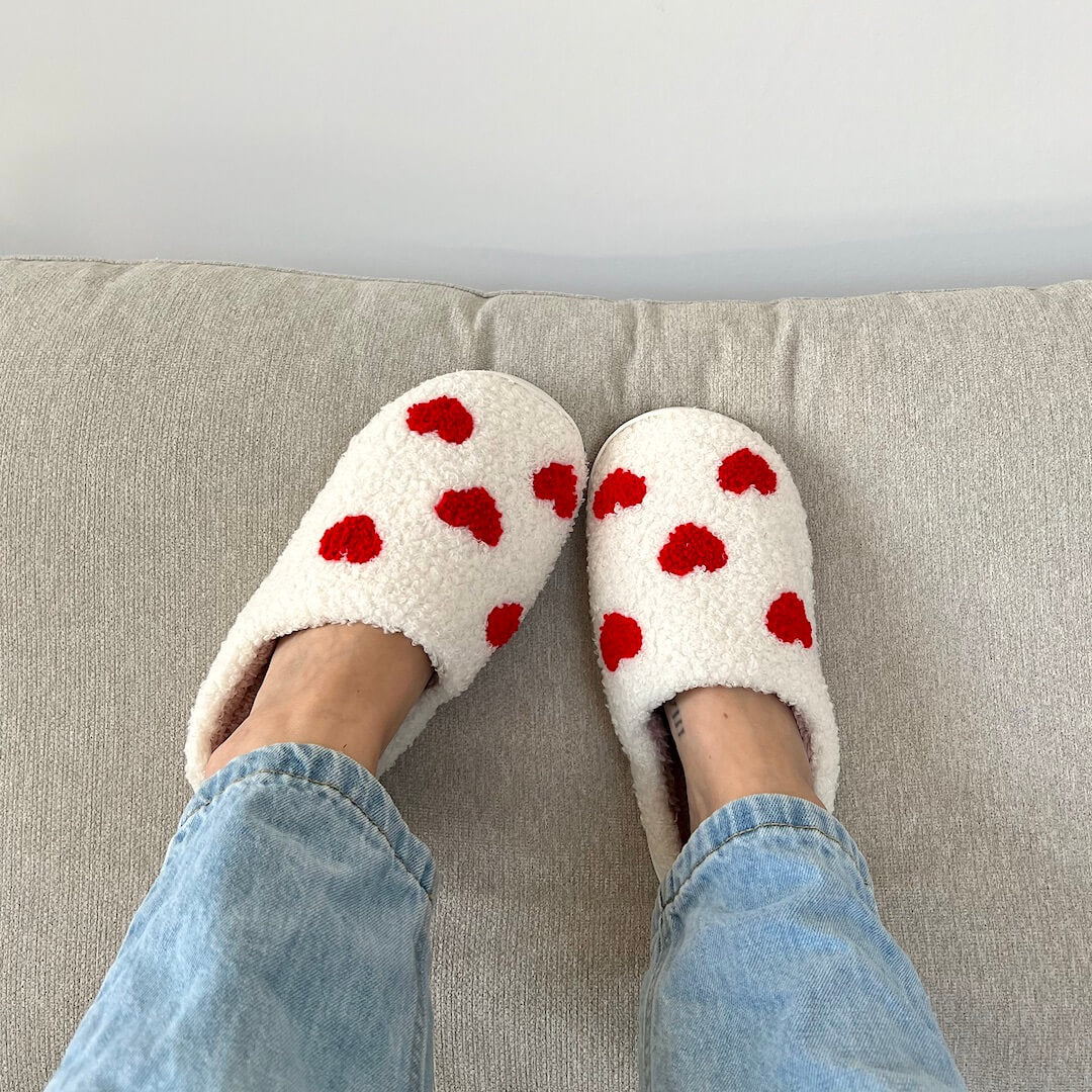 Huispantoffels met Hartjesmotief Wit Pluche Antislip Zolen Dames Heren Comfortabel Warm Winterpantoffels Indoor | Sansoti