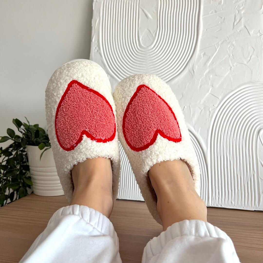 Huispantoffels met Hartjesmotief Wit Pluche Antislip Zolen Dames Heren Comfortabel Warm Winterpantoffels Indoor | Sansoti