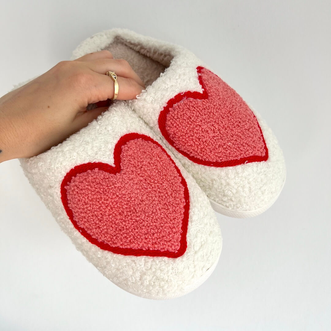 Huispantoffels met Hartjesmotief Wit Pluche Antislip Zolen Dames Heren Comfortabel Warm Winterpantoffels Indoor | Sansoti