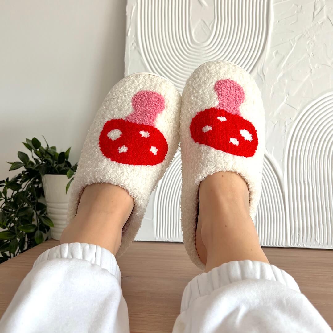 Huispantoffels met Hartjesmotief Wit Pluche Antislip Zolen Dames Heren Comfortabel Warm Winterpantoffels Indoor | Sansoti