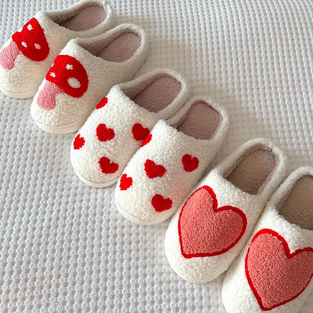 Huispantoffels met Hartjesmotief Wit Pluche Antislip Zolen Dames Heren Comfortabel Warm Winterpantoffels Indoor | Sansoti