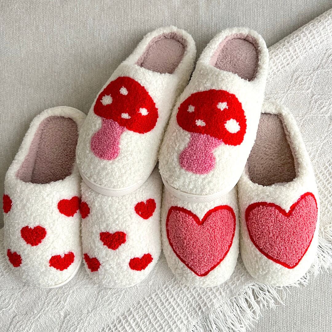 Huispantoffels met Hartjesmotief Wit Pluche Antislip Zolen Dames Heren Comfortabel Warm Winterpantoffels Indoor | Sansoti
