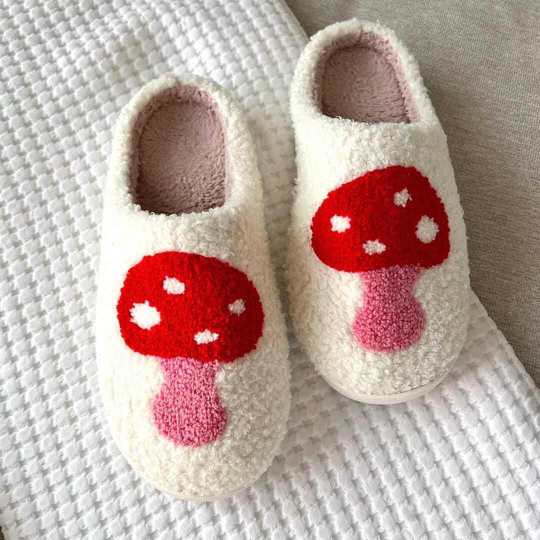 Huispantoffels met Hartjesmotief Wit Pluche Antislip Zolen Dames Heren Comfortabel Warm Winterpantoffels Indoor | Sansoti
