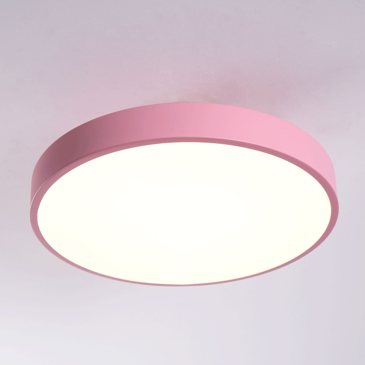 Isla Plafondlamp — Ronde Flush-Mount LED Plafonnière met Zwart Metalen Armatuur en Witte Diffuser | Ideaal voor Eetkamers, Kantoren en Moderne Interieurs | Verkrijgbaar in Zes Kleuren | Sansoti