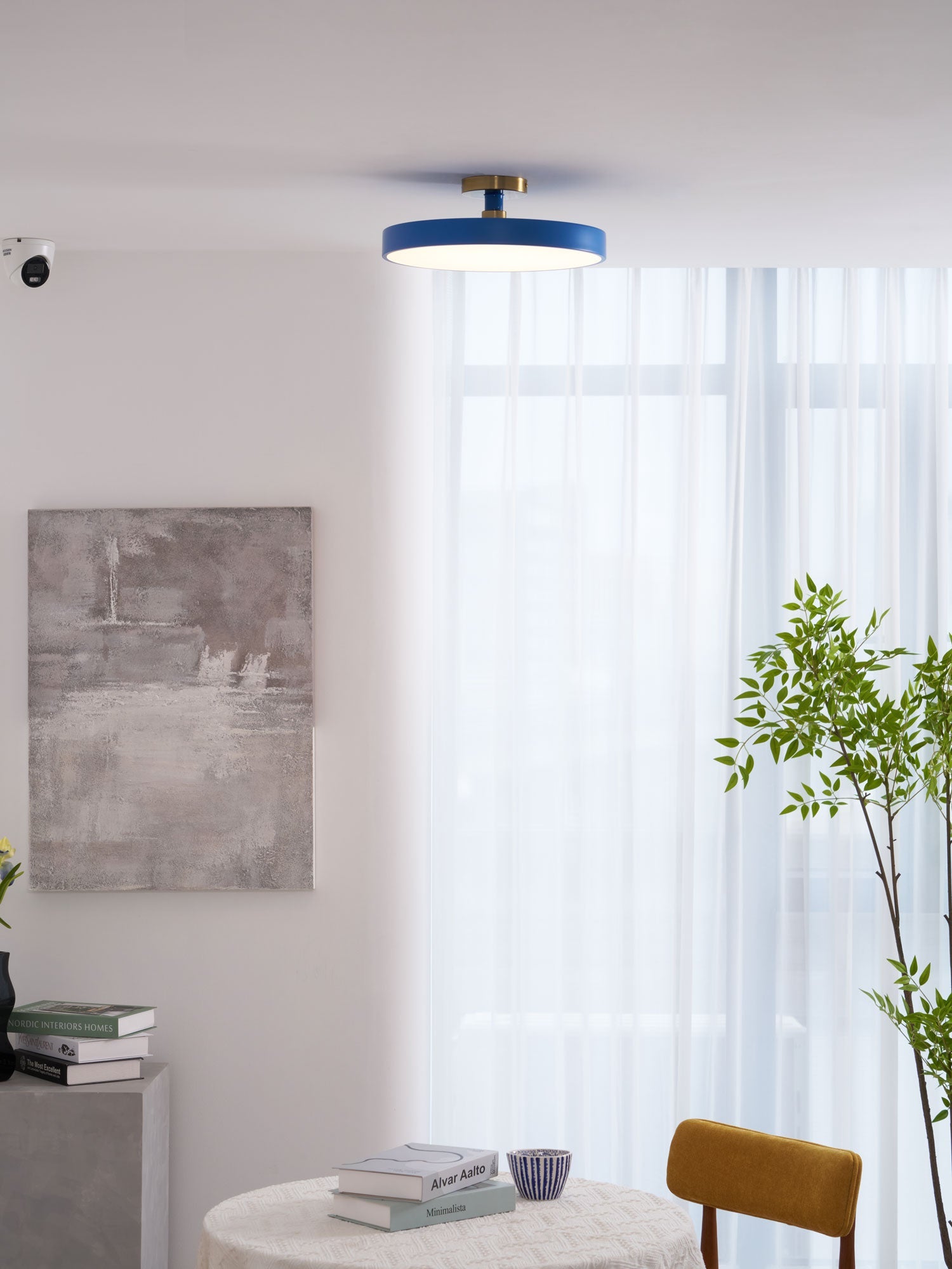 Isla Plafondlamp — Ronde Flush-Mount LED Plafonnière met Zwart Metalen Armatuur en Witte Diffuser | Ideaal voor Eetkamers, Kantoren en Moderne Interieurs | Verkrijgbaar in Zes Kleuren | Sansoti