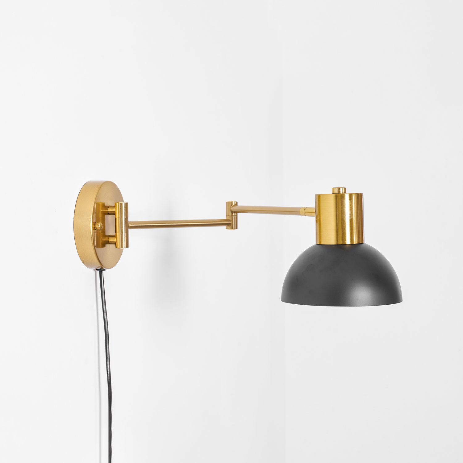 Verstelbare Wandlamp met Plug | Draaibare Arm en Zwenkkap | Perfect voor Slaapkamer en Leeshoek | Sansoti