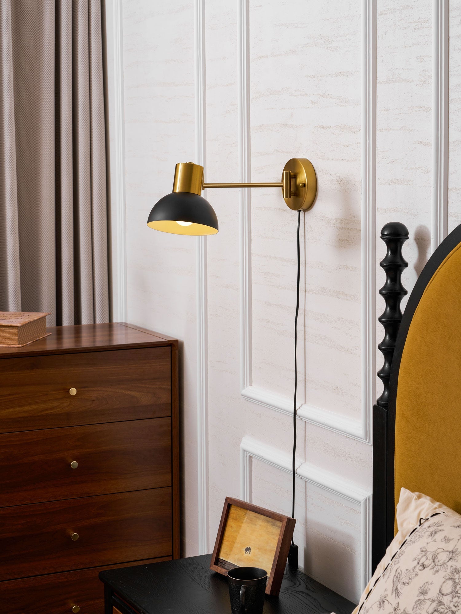 Verstelbare Wandlamp met Plug | Draaibare Arm en Zwenkkap | Perfect voor Slaapkamer en Leeshoek | Sansoti