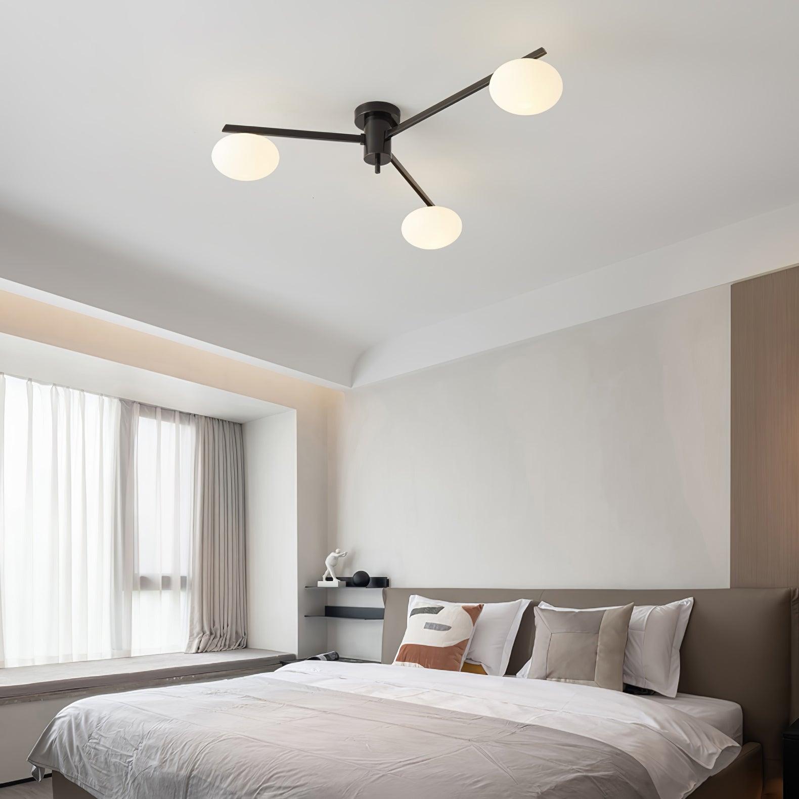 Plafondlamp met Ovale Glasbolletjes en Slanke Armen – Modern Laagprofieldesign voor Lage Plafonds in Zwart of Messing – G9 Fitting – 3-Kops, 5-Kops en 6-Kops Configuratie | Sansoti