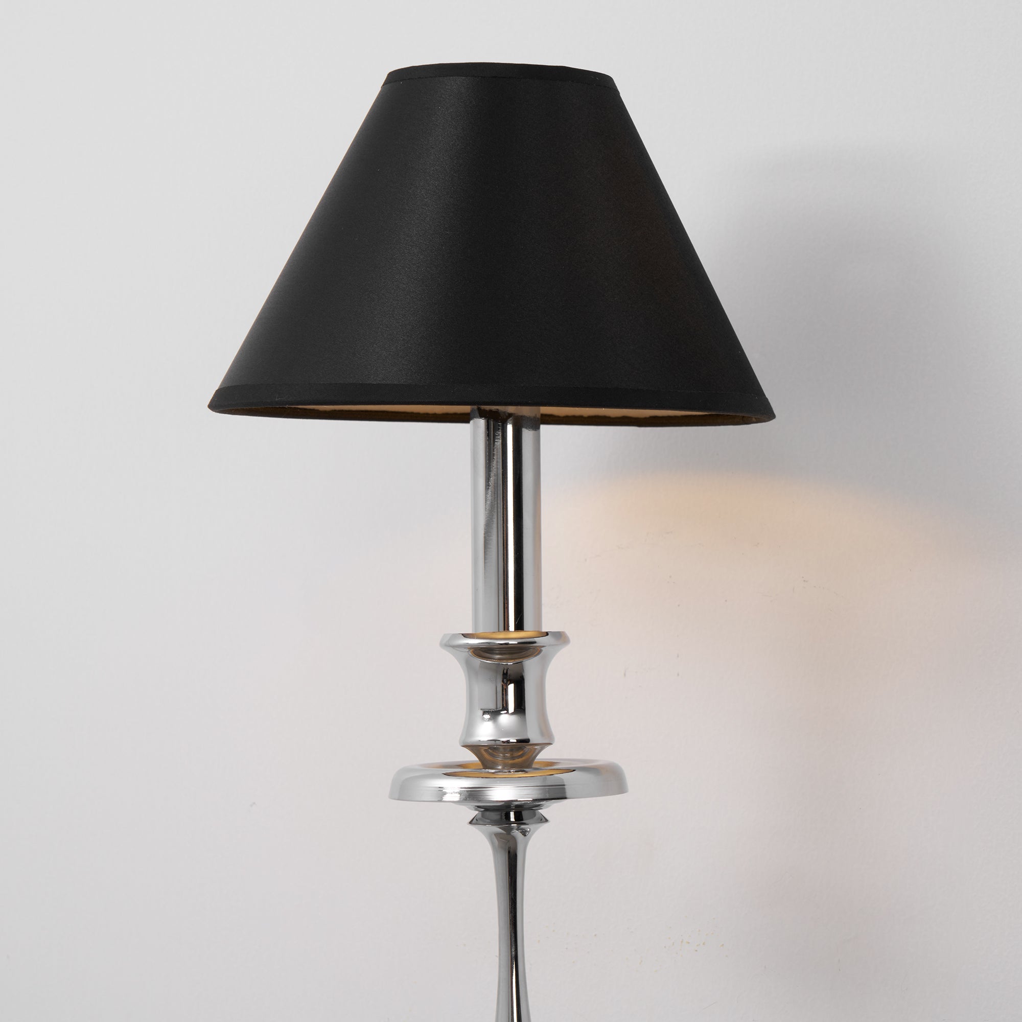 Applique Murale Moderne avec Abat-jour en Tissu Noir en Laiton, Nickel ou Noir – 1 ou 2 Points Lumineux Design | Restfield
