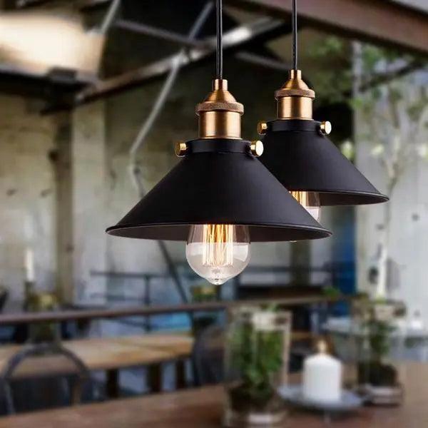 Moderne Scandinavische Industriële Hanglamp – Zwart met Gouden Accenten | Sansoti