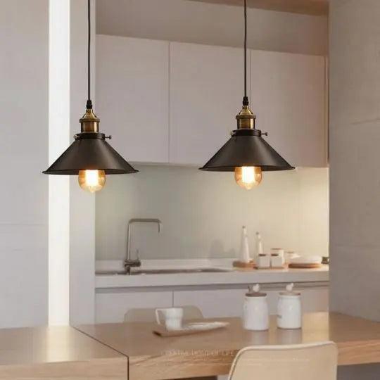 Moderne Scandinavische Industriële Hanglamp – Zwart met Gouden Accenten | Sansoti