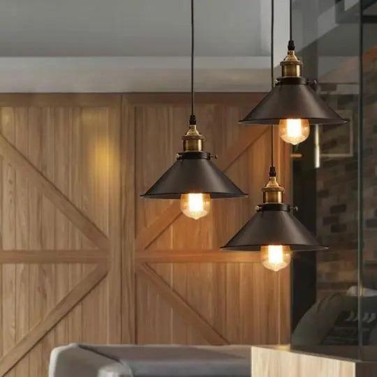 Moderne Scandinavische Industriële Hanglamp – Zwart met Gouden Accenten | Sansoti
