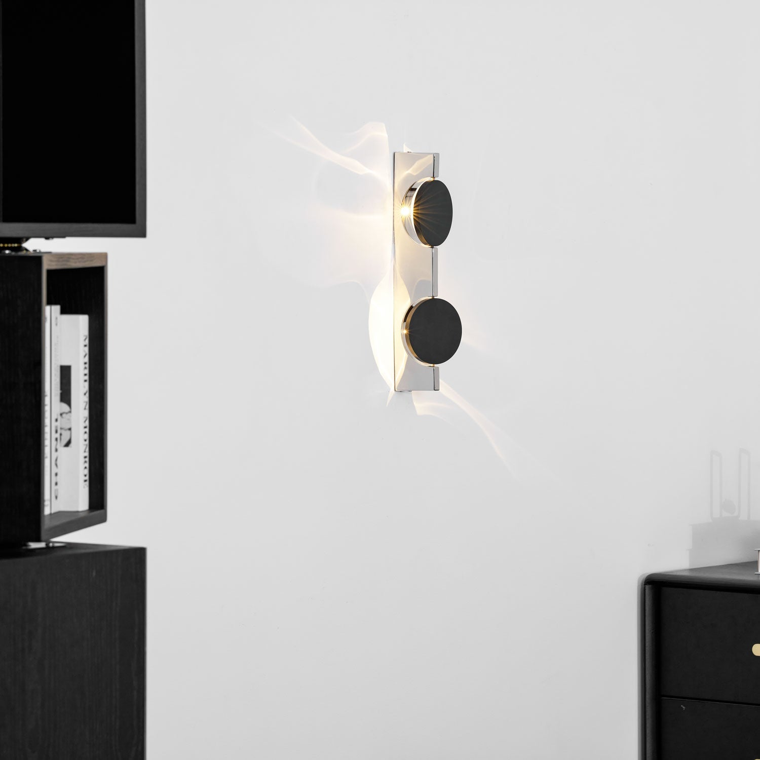 Kinetic Shadow Wandlamp Sculptuur met Verchroomde Schaduwprojectie | Sansoti