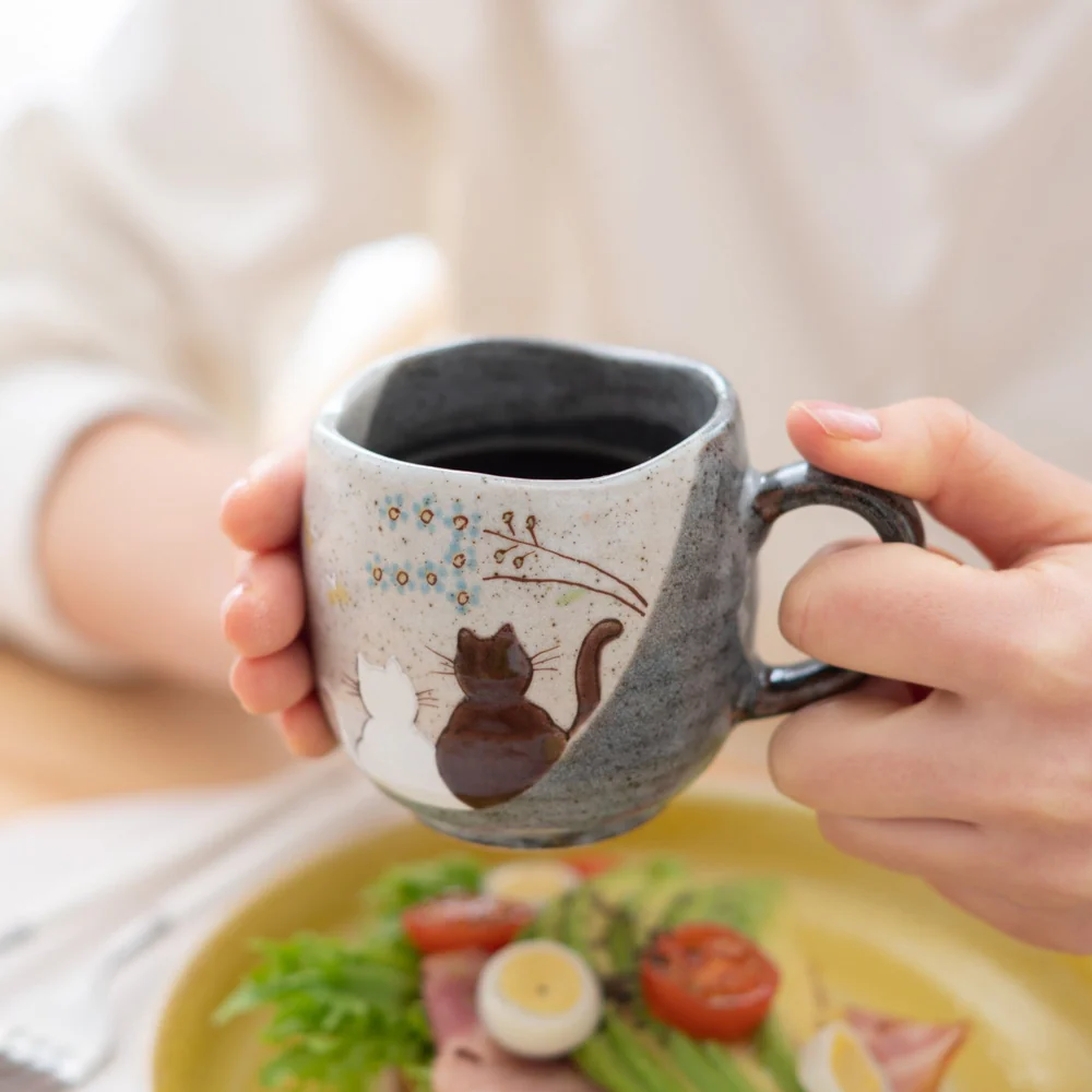 Hand-Painted Japanese Kutani Ceramic Mug with Cats | Artisan Tea Mug 8cm | Sansoti
