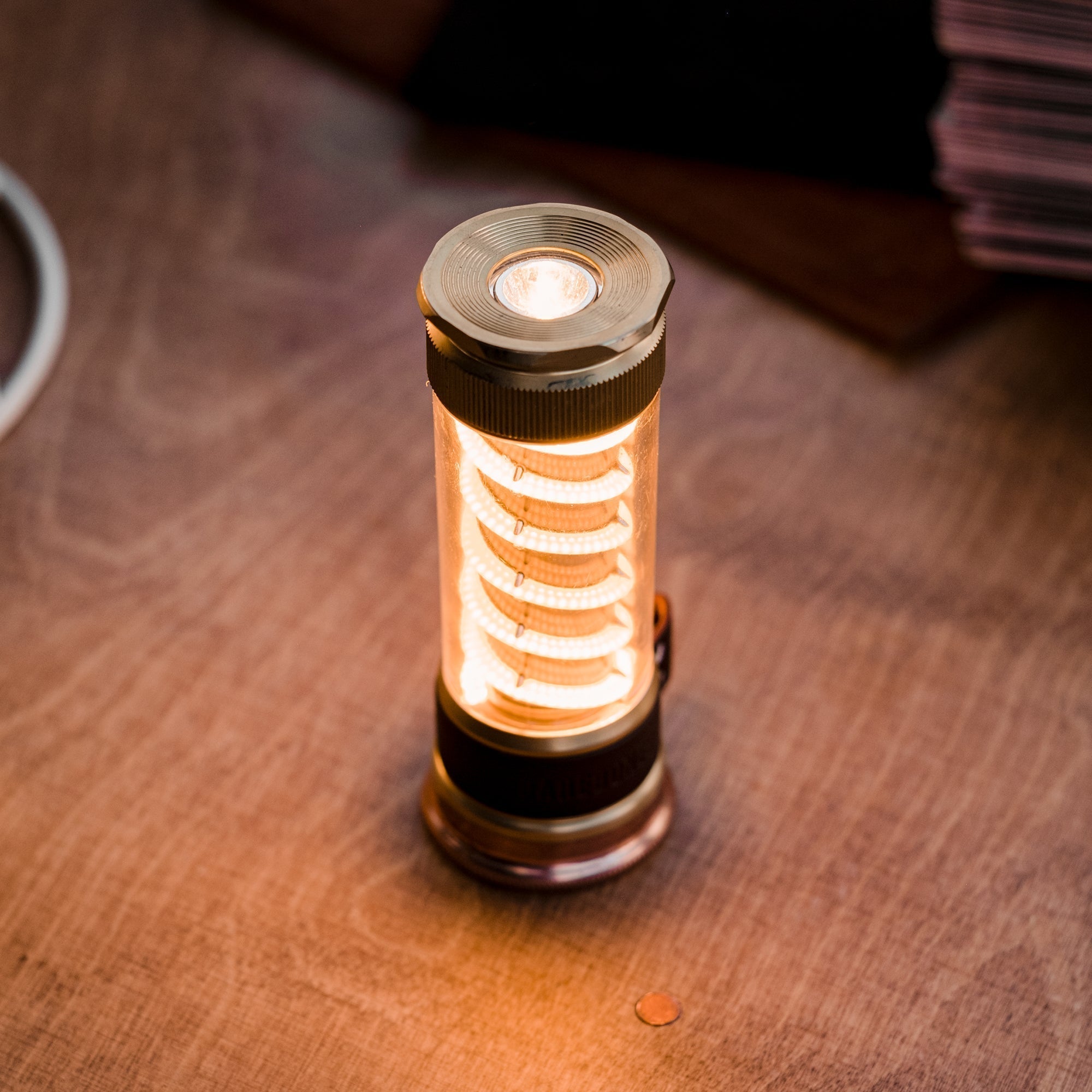 Multifunctionele LED-Lantaarn met USB-C-Oplading en 7 Lichtmodi – Compacte Campinglamp en Zaklamp in Één – Oplaadbaar – Met Draagkoord – Ideaal voor Outdoor, Kamperen en Noodgevallen | Sansoti