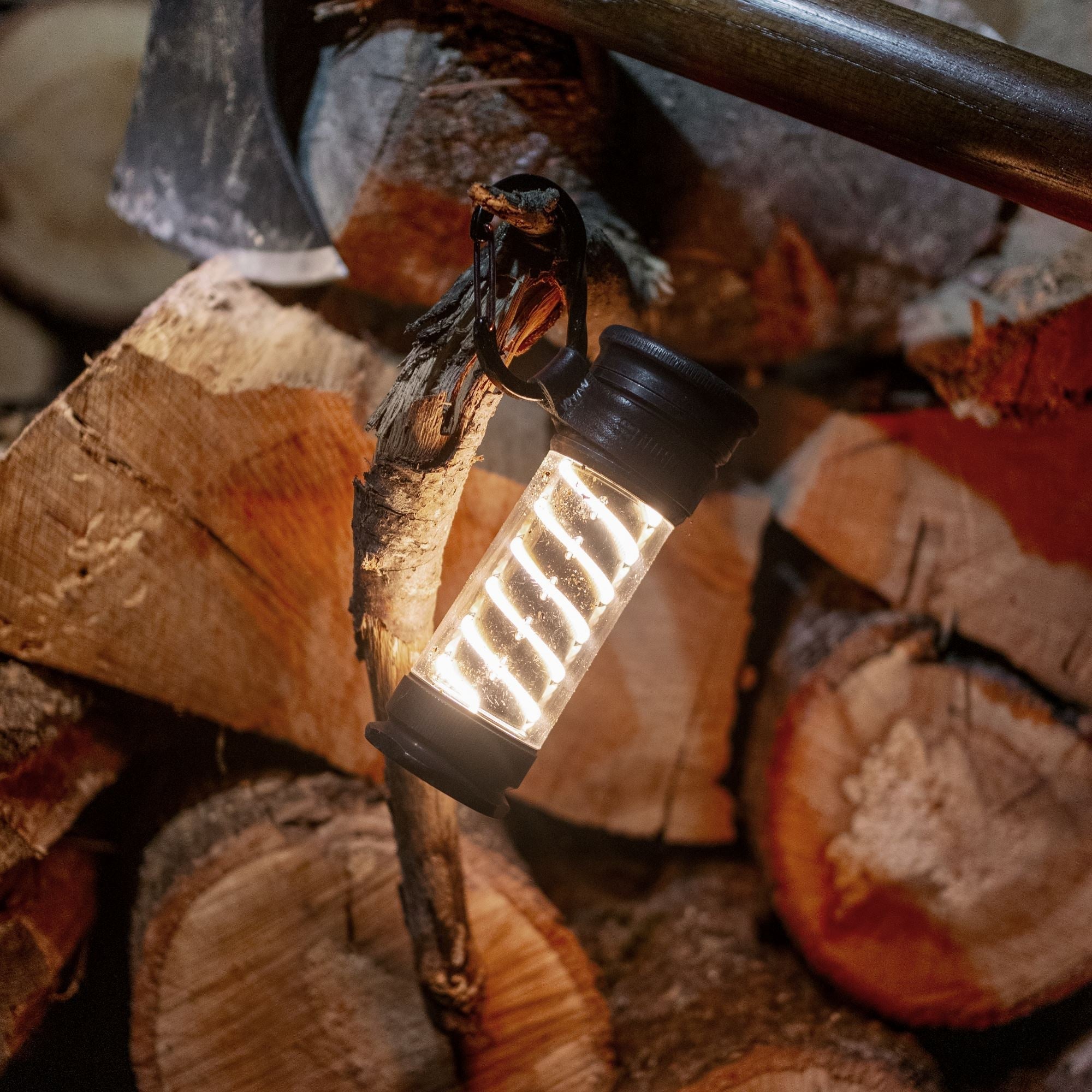 Multifunctionele LED-Lantaarn met USB-C-Oplading en 7 Lichtmodi – Compacte Campinglamp en Zaklamp in Één – Oplaadbaar – Met Draagkoord – Ideaal voor Outdoor, Kamperen en Noodgevallen | Sansoti