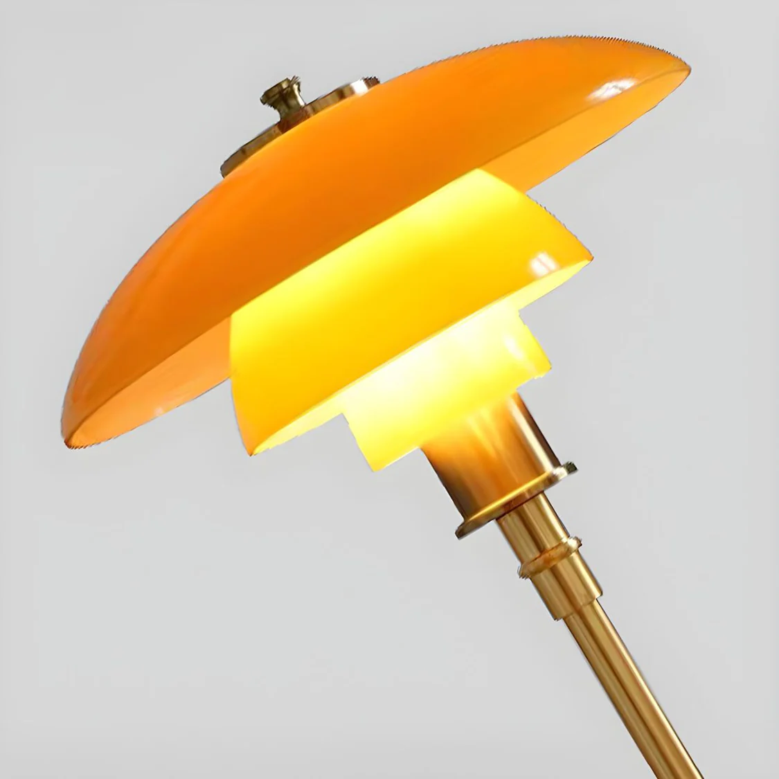 Skandinavische Glas-Tischleuchte mit warmem Licht und minimalistischem Design | Restfield