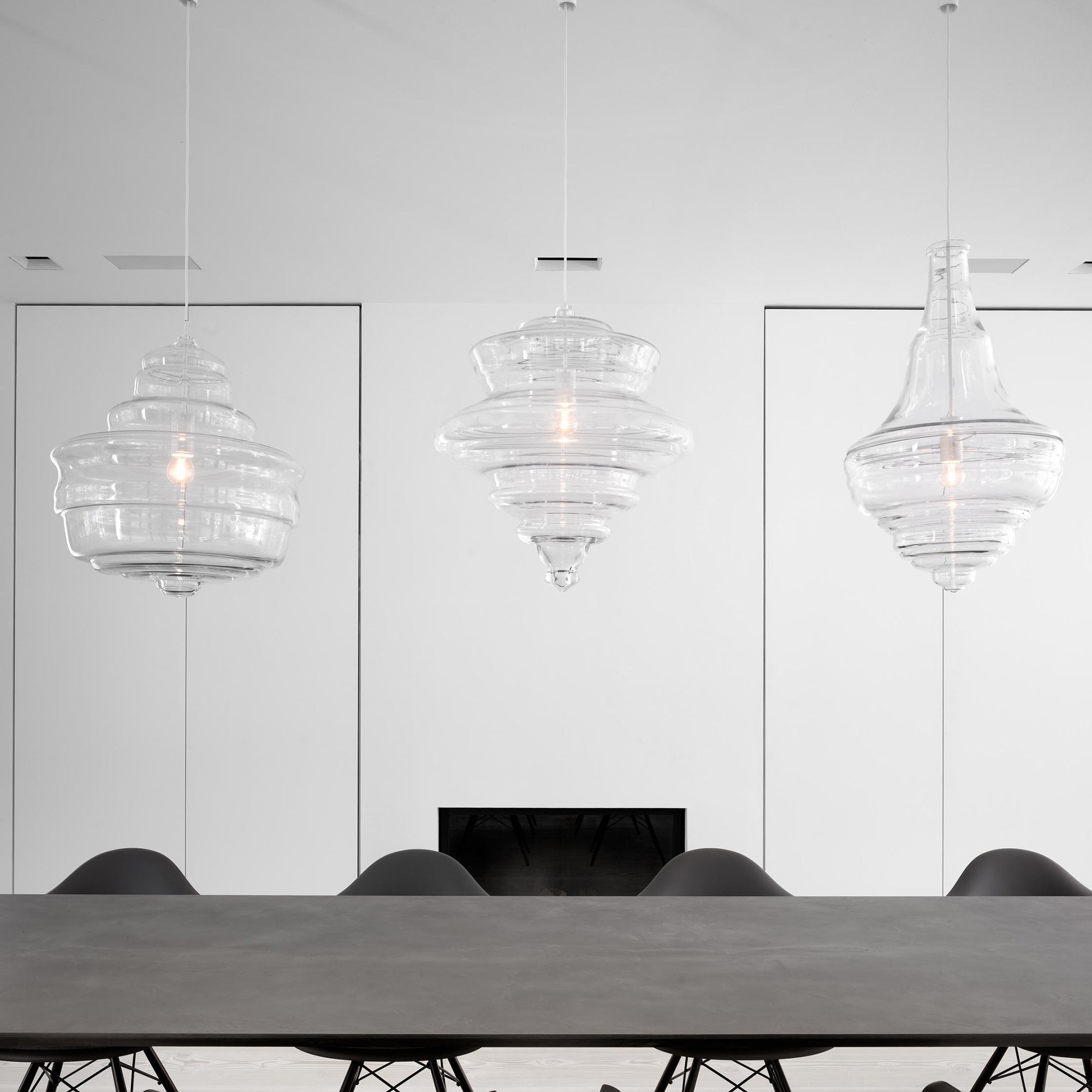 Hanglamp Geïnspireerd op Metropolitan Opera met Vloeiende Silhouet – Handgemaakt Glas in Transparant, Opaal of Amber – Verstelbare Draad 150 cm | Sansoti