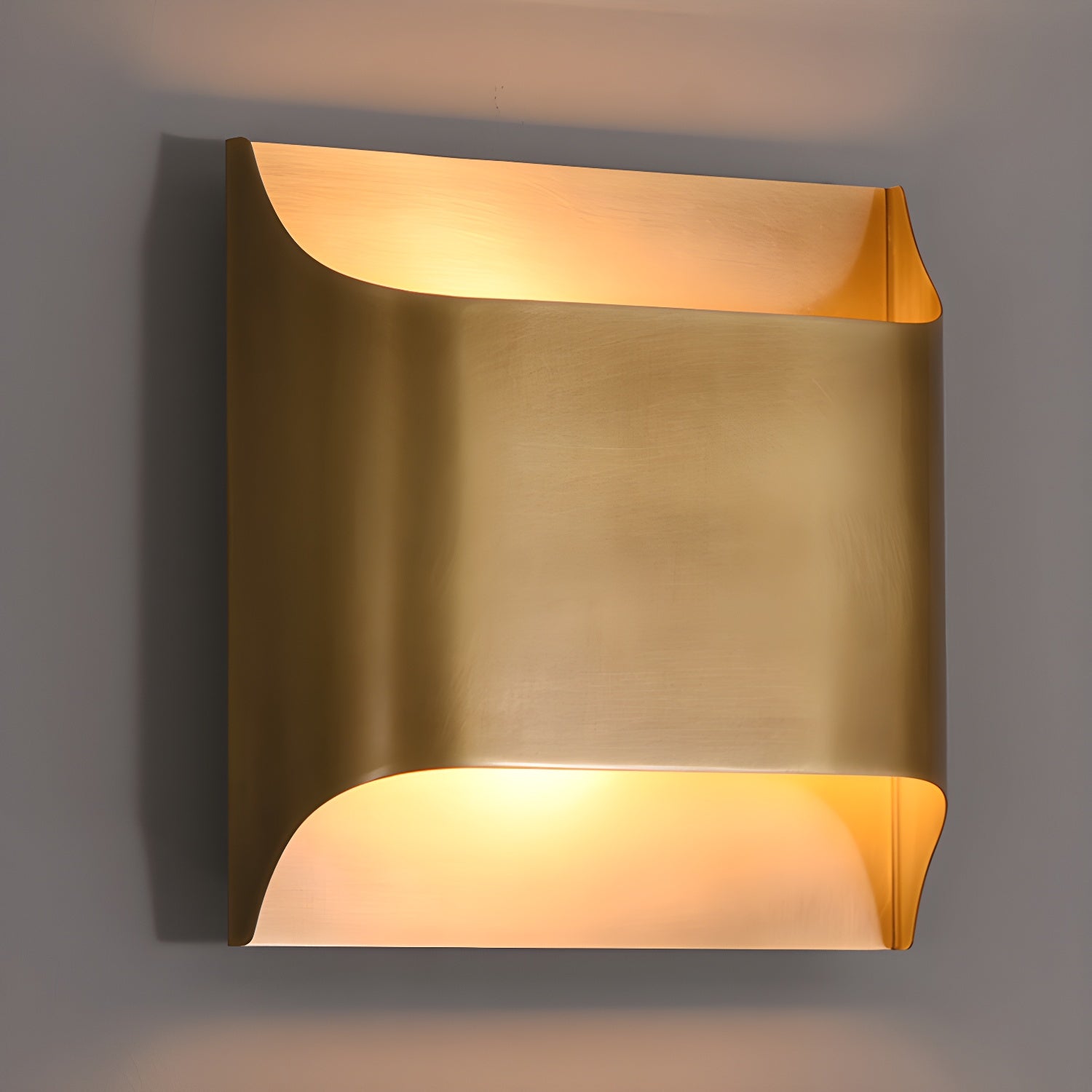Messing Wandlamp Bolvorm met E14/G9 Fitting – Handgemaakte Retro Wandverlichting met Olielak Afwerking | Sansoti