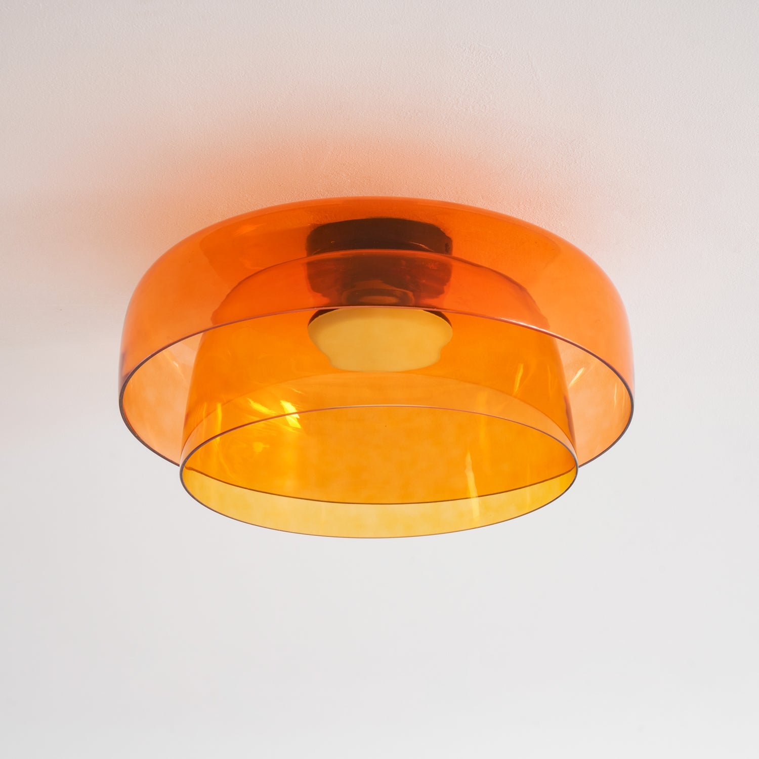 Lagen Plafondlamp met Glazen Schijven | Warm Getint Glas | Scandinavische Elegantie | Subtiel Gelaagd Licht | Moderne Plafondverlichting | Dimbare Versie Beschikbaar | Design Plafondlamp | Meerlaags Glasdesign | Natuurlijk Lichtgevoel | Sansoti