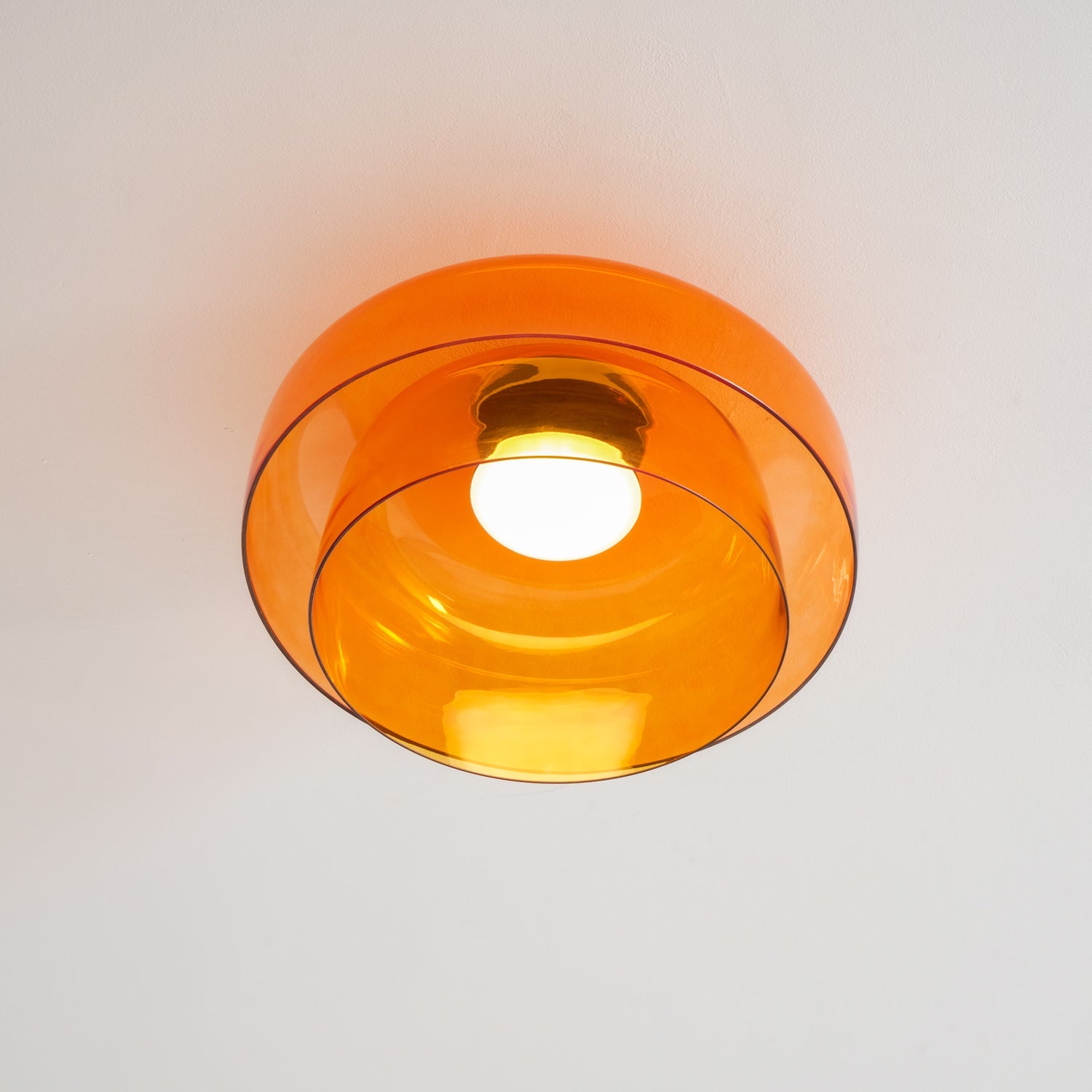 Lagen Plafondlamp met Glazen Schijven | Warm Getint Glas | Scandinavische Elegantie | Subtiel Gelaagd Licht | Moderne Plafondverlichting | Dimbare Versie Beschikbaar | Design Plafondlamp | Meerlaags Glasdesign | Natuurlijk Lichtgevoel | Sansoti