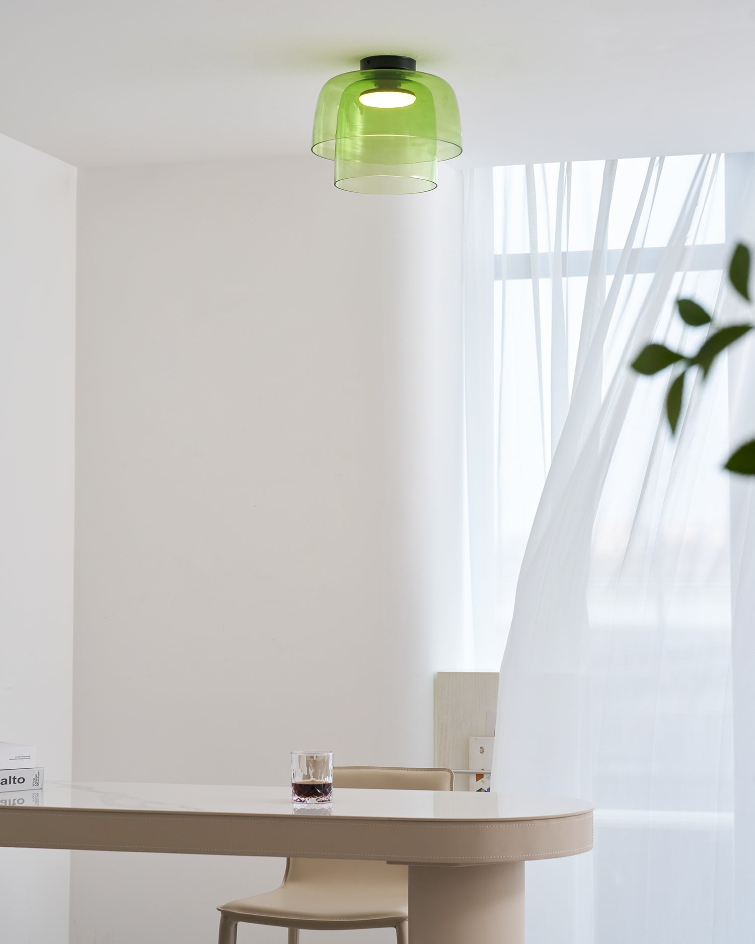 Lagen Plafondlamp met Glazen Schijven | Warm Getint Glas | Scandinavische Elegantie | Subtiel Gelaagd Licht | Moderne Plafondverlichting | Dimbare Versie Beschikbaar | Design Plafondlamp | Meerlaags Glasdesign | Natuurlijk Lichtgevoel | Sansoti