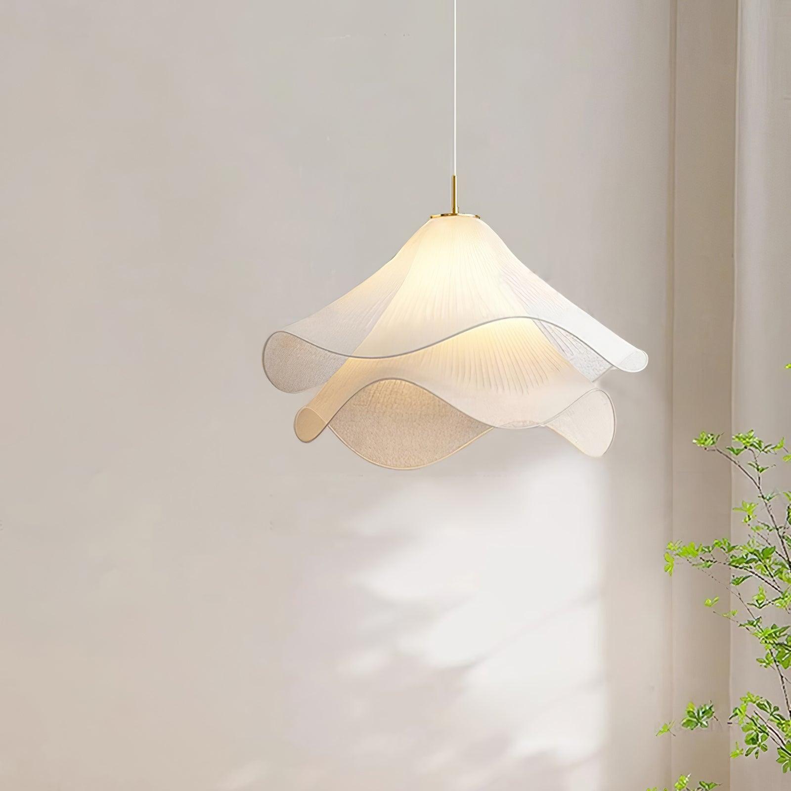 Hanglamp Gelaagde Plissé Kap — Bloembladachtig Licht Gouden Fitting E26/E27 Dakschuine Montage | Sansoti