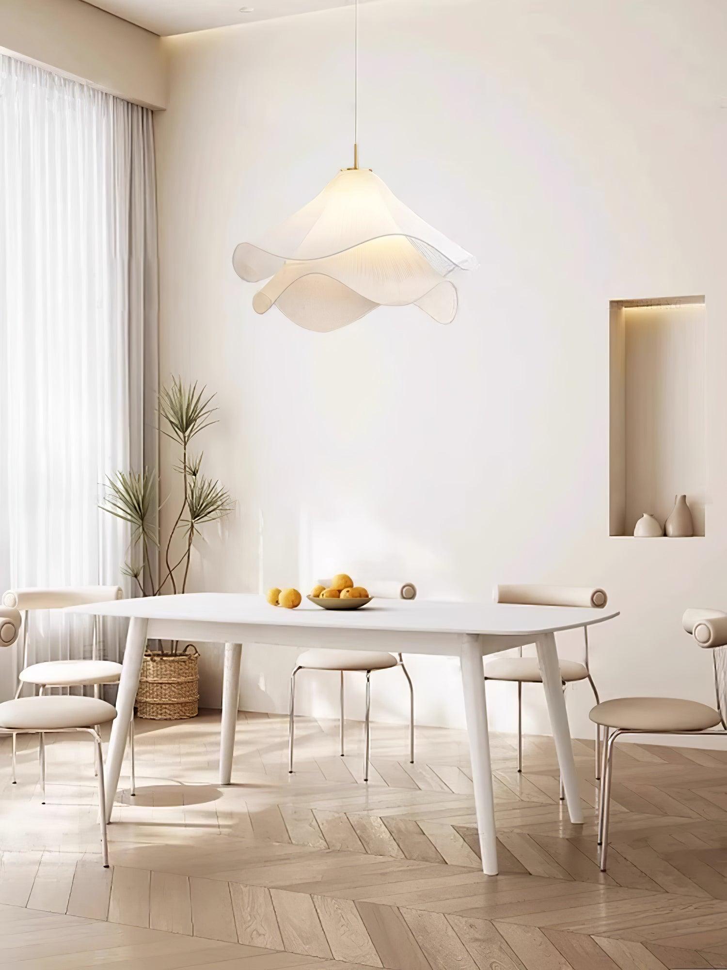 Hanglamp Gelaagde Plissé Kap — Bloembladachtig Licht Gouden Fitting E26/E27 Dakschuine Montage | Sansoti