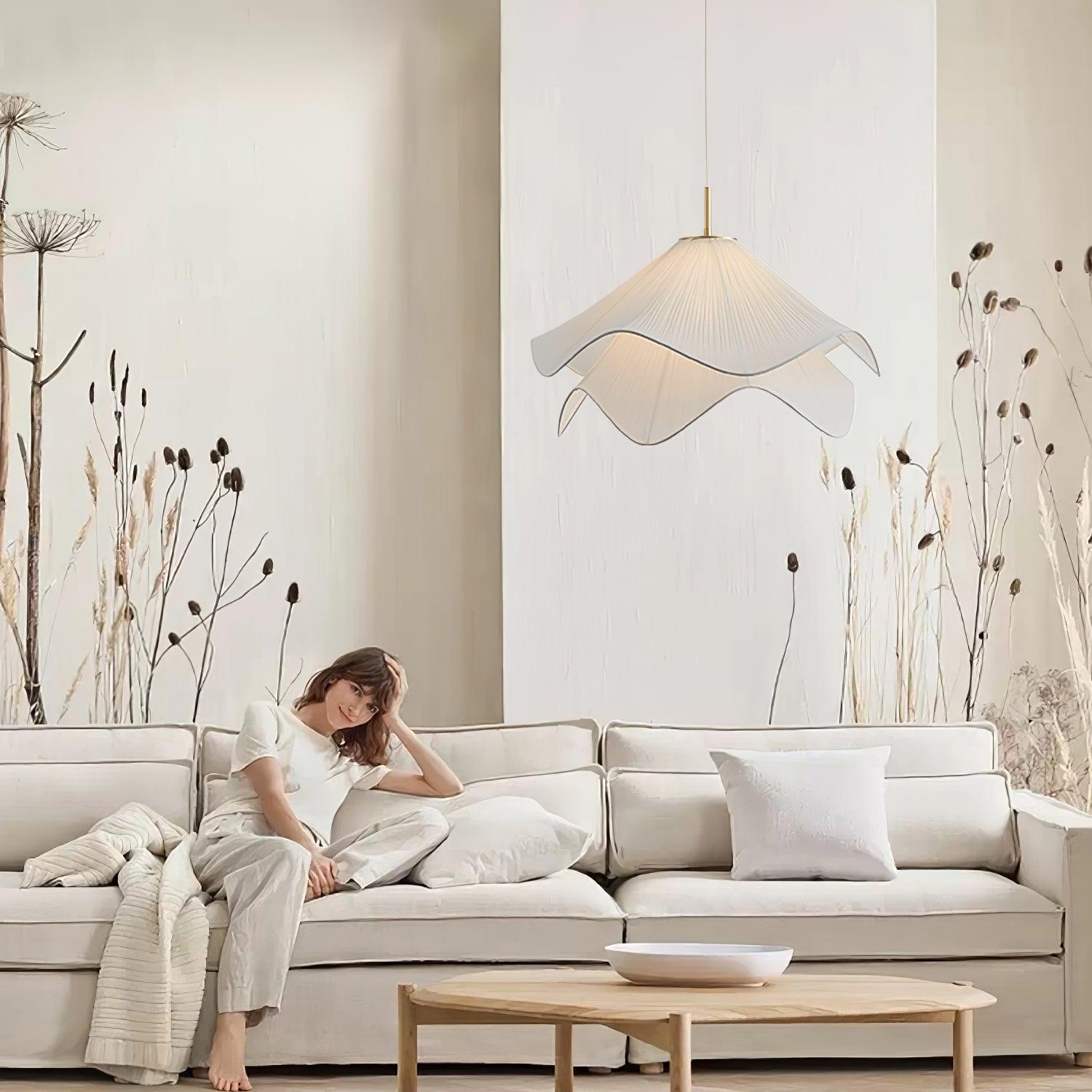 Hanglamp Gelaagde Plissé Kap — Bloembladachtig Licht Gouden Fitting E26/E27 Dakschuine Montage | Sansoti