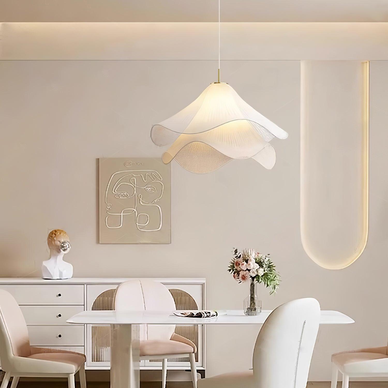 Hanglamp Gelaagde Plissé Kap — Bloembladachtig Licht Gouden Fitting E26/E27 Dakschuine Montage | Sansoti
