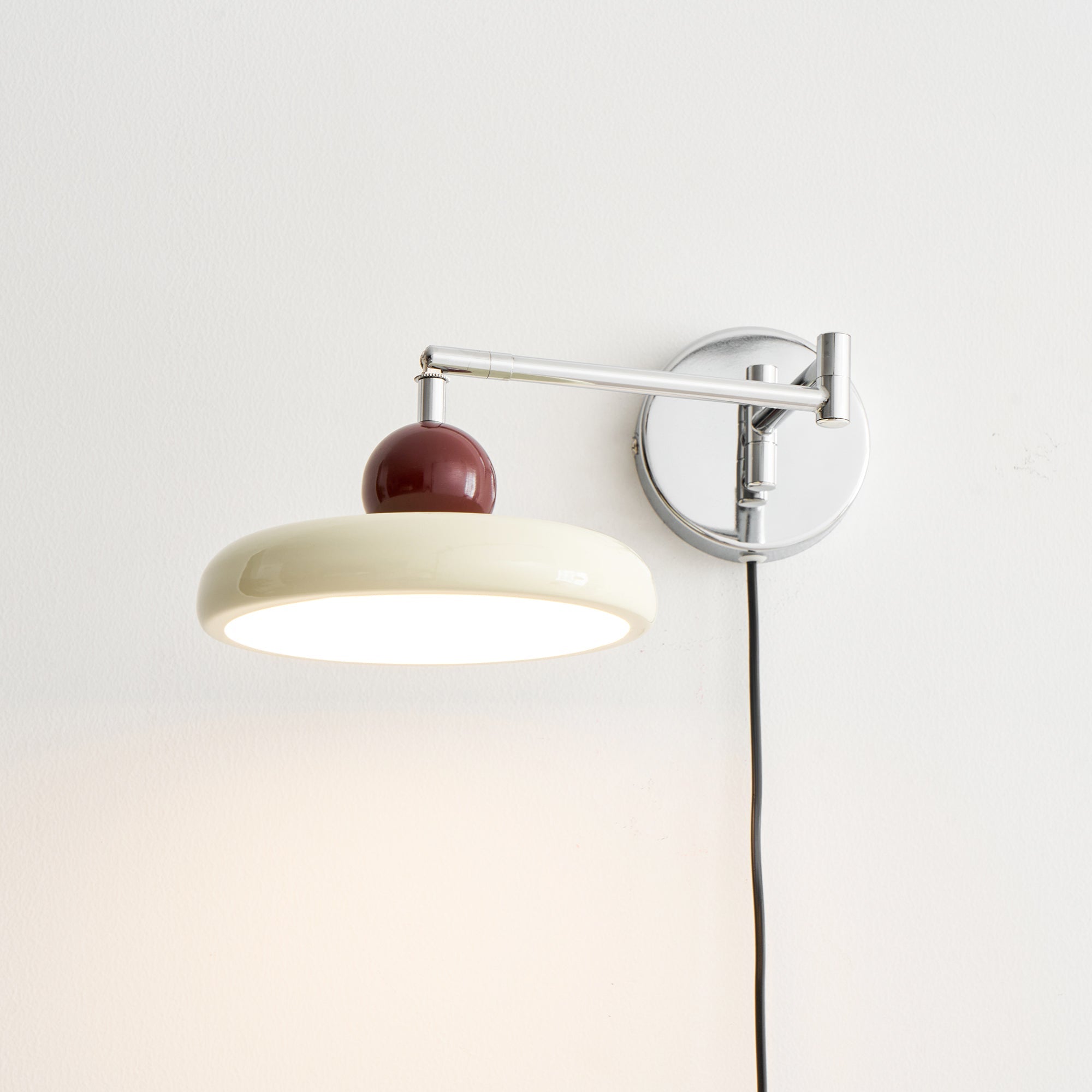Ronde Plug-in Wandlamp – Scandinavisch Design met Geïntegreerde LED en 3 Kleurtemperaturen | Sansoti