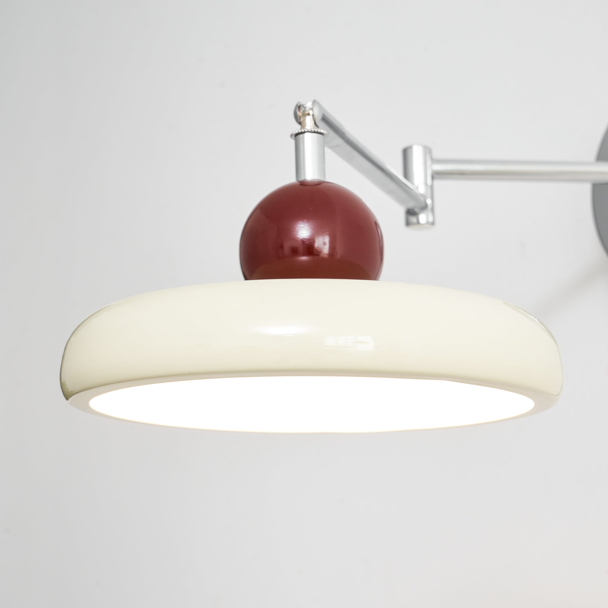 Ronde Plug-in Wandlamp – Scandinavisch Design met Geïntegreerde LED en 3 Kleurtemperaturen | Sansoti