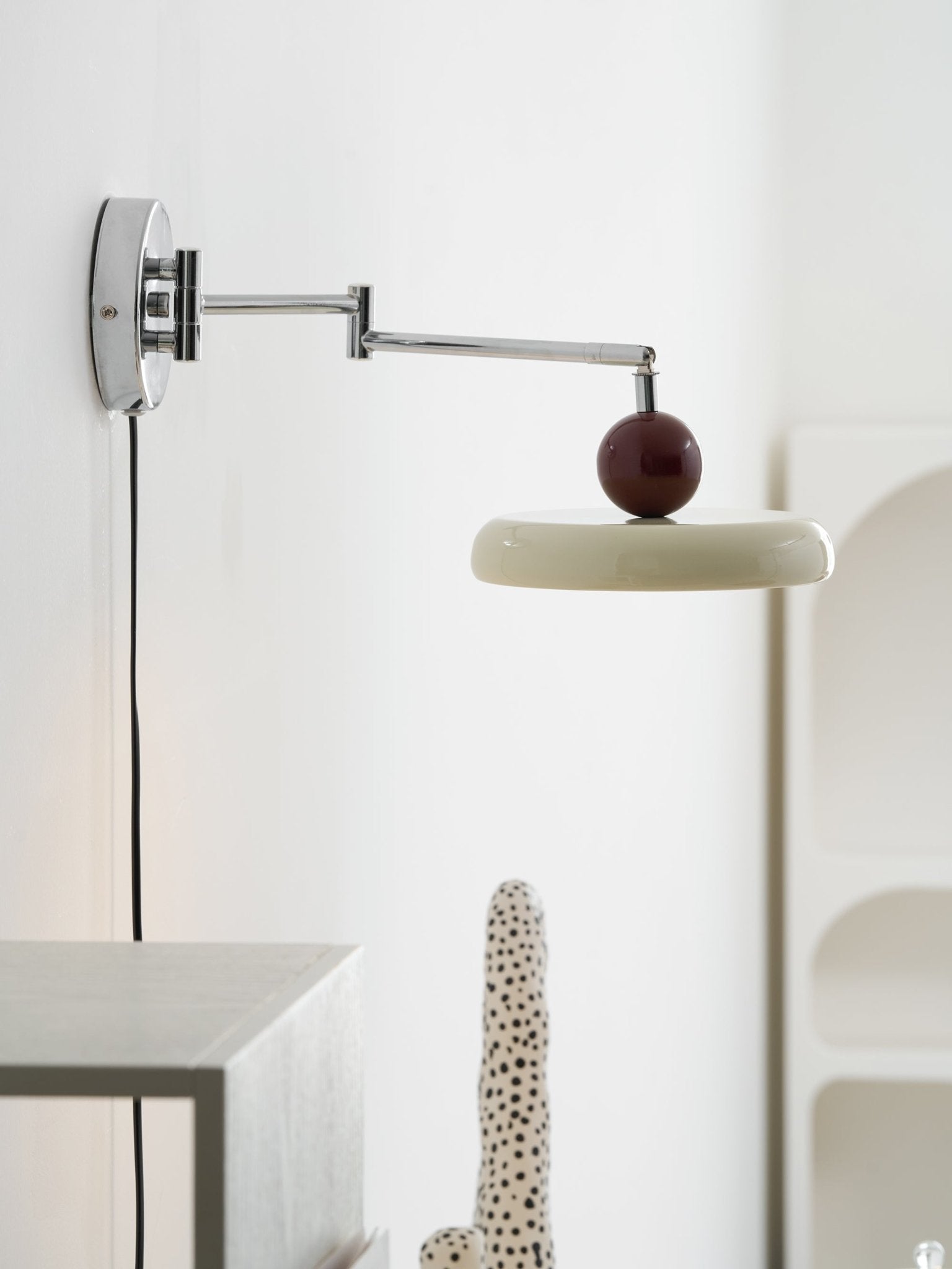 Ronde Plug-in Wandlamp – Scandinavisch Design met Geïntegreerde LED en 3 Kleurtemperaturen | Sansoti