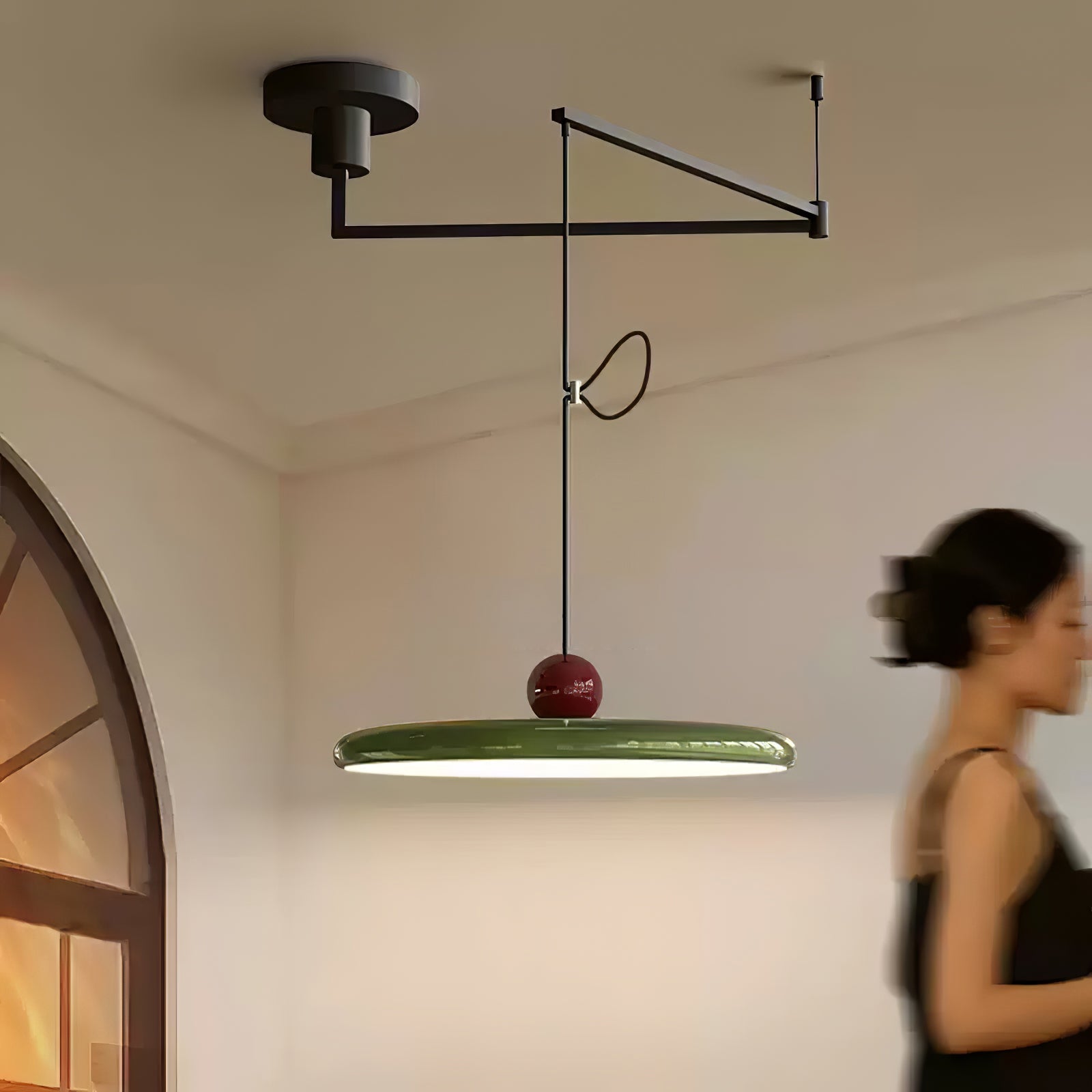 Mid-Century Swing Hanglamp — Kinetisch Design met Zwevende Schijf & Contragewicht | Verstelbare Armlamp voor Moderne Eetkamers en Creatieve Werkruimtes | Integrale LED | Sansoti