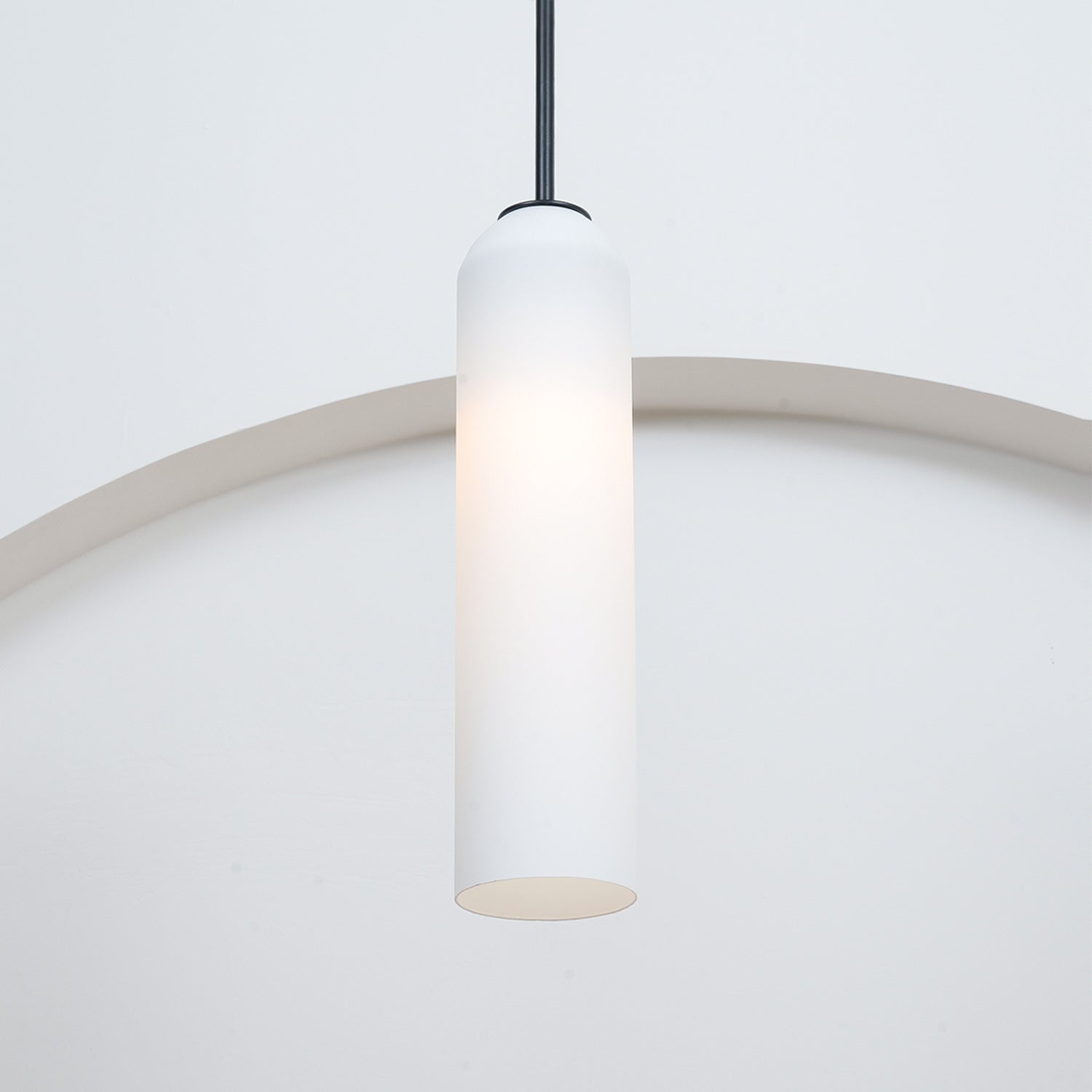 Glazen Hanglamp met Lange Buis – Mondgeblazen Glas Zwart of Goud Finish 10cm Diameter | Sansoti