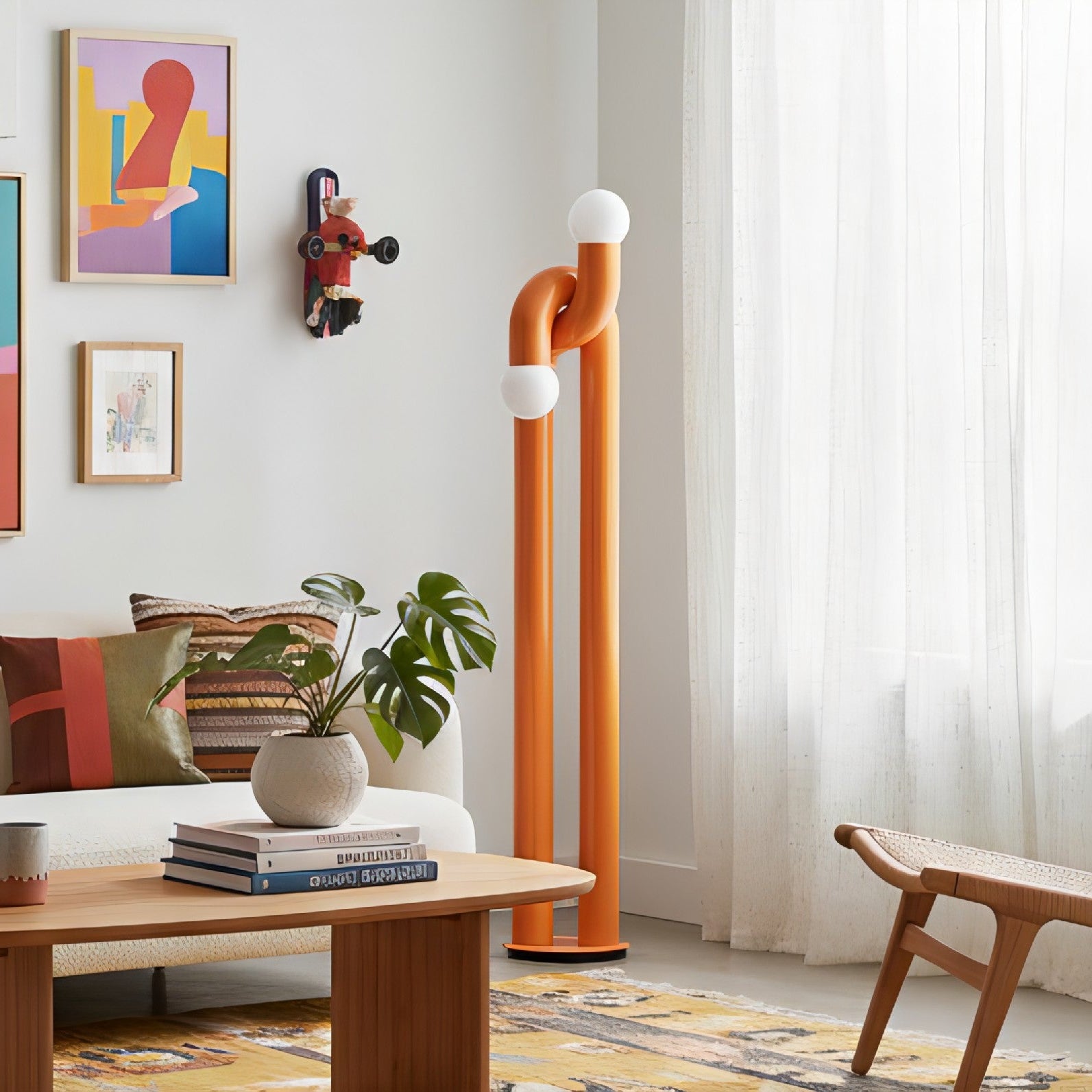 Moderne Staande Boogvorm Lamp met Twee Glazen Bollen – Decoratieve Dubbele Verlichting voor Woonkamer | Sansoti