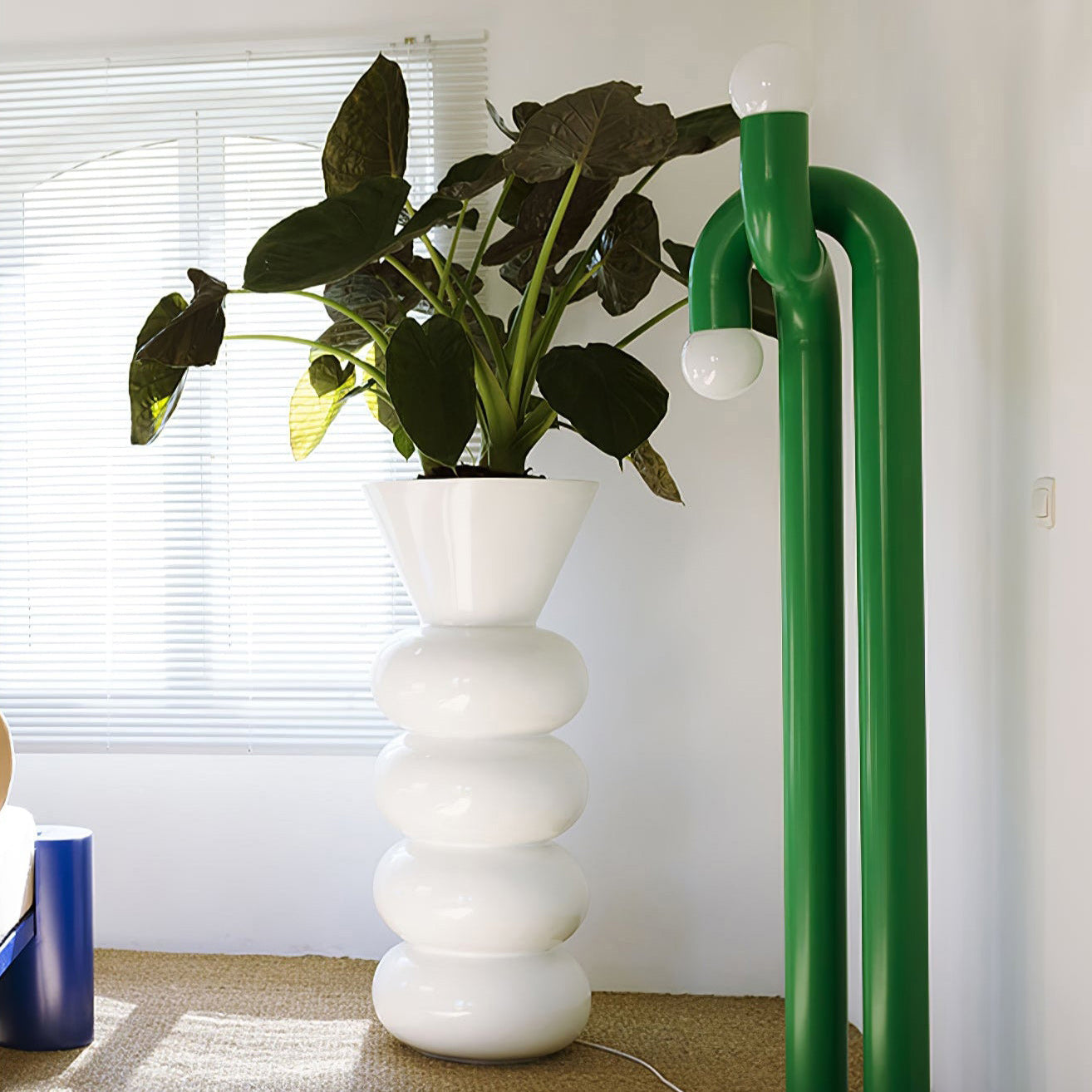 Moderne Staande Boogvorm Lamp met Twee Glazen Bollen – Decoratieve Dubbele Verlichting voor Woonkamer | Sansoti