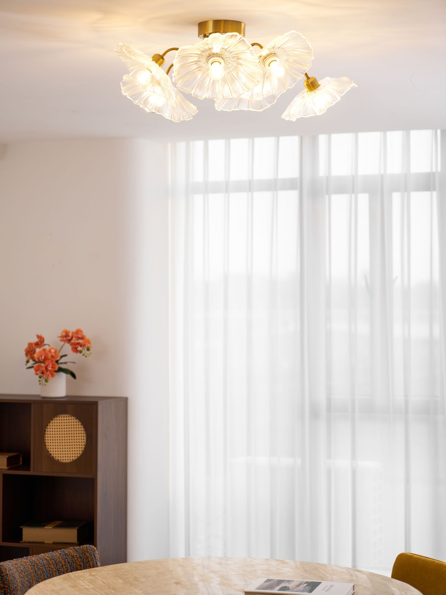 Glazen Plafondlamp met Bladmotief – 3, 5 of 6 Lichtpunten – Gouden Armatuur met Helder of Roze Matglas | Sansoti