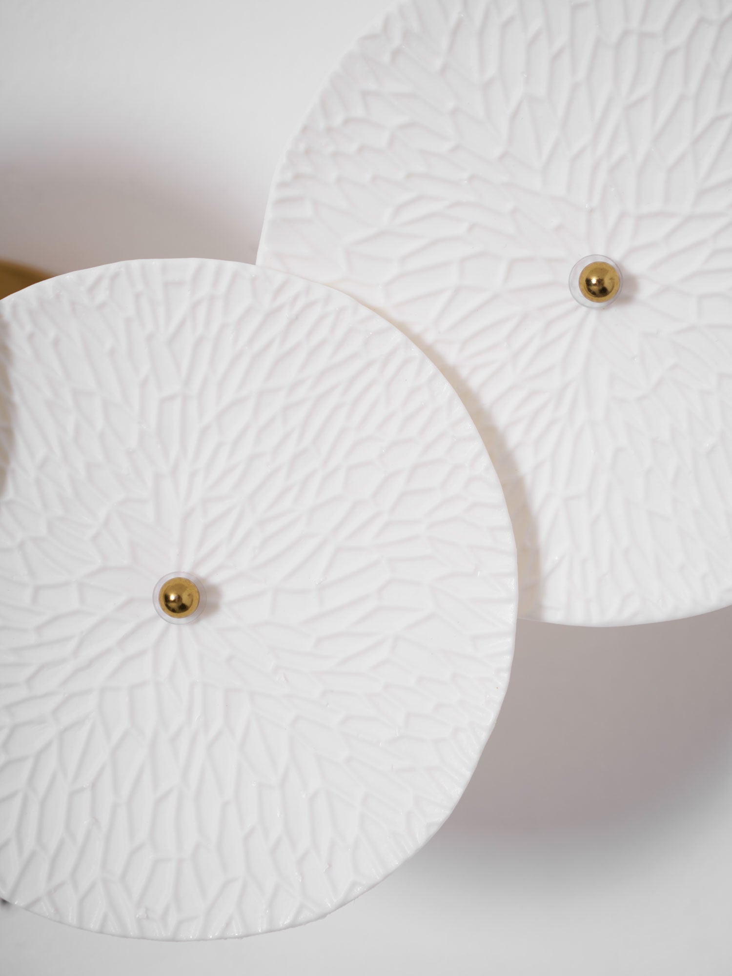 Keramische Lotusbloem Wandlamp met Gouden Armatuur – Cascade Lichteffect voor Stijlvolle Verlichting | Sansoti