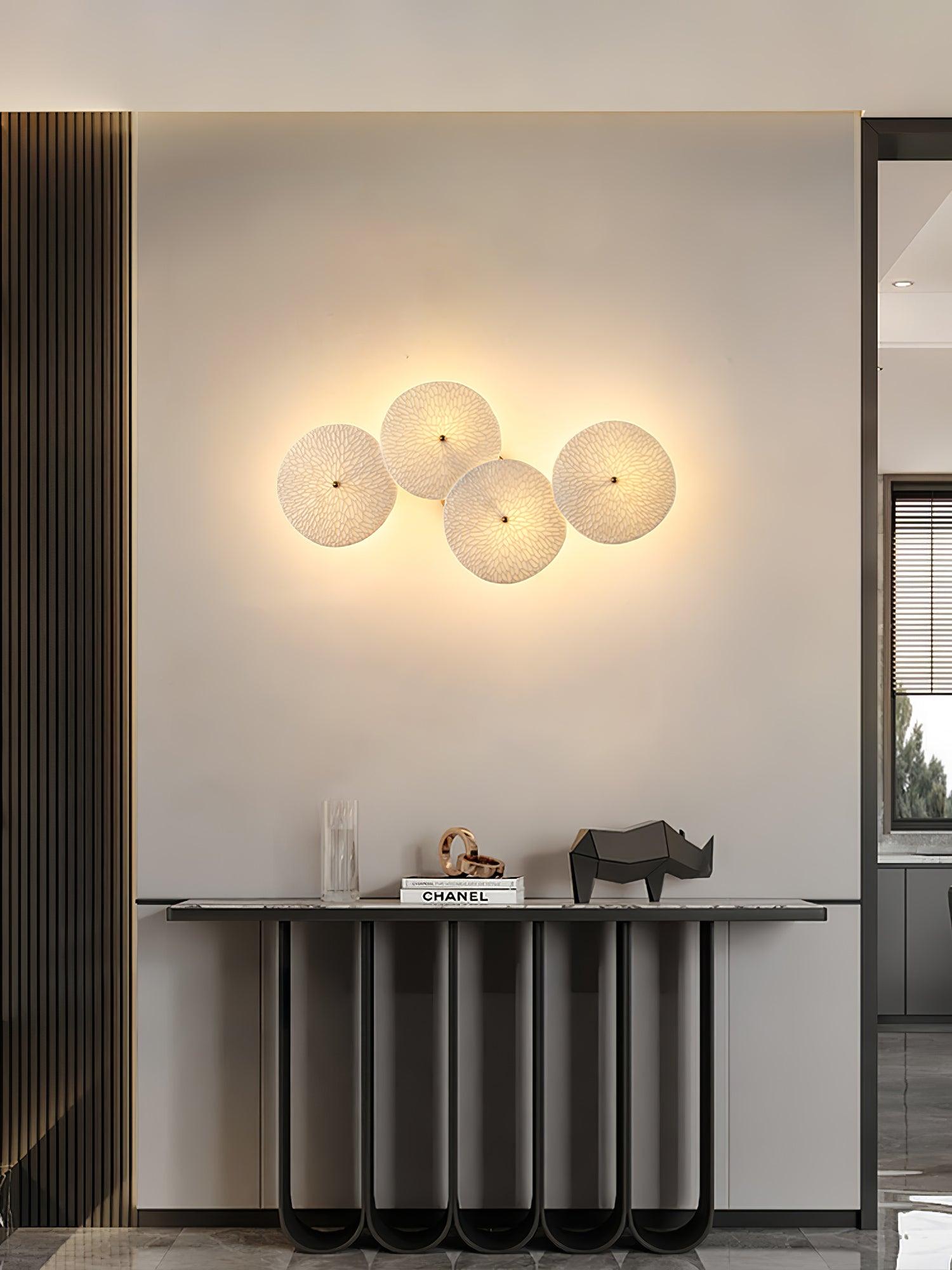 Keramische Lotusbloem Wandlamp met Gouden Armatuur – Cascade Lichteffect voor Stijlvolle Verlichting | Sansoti