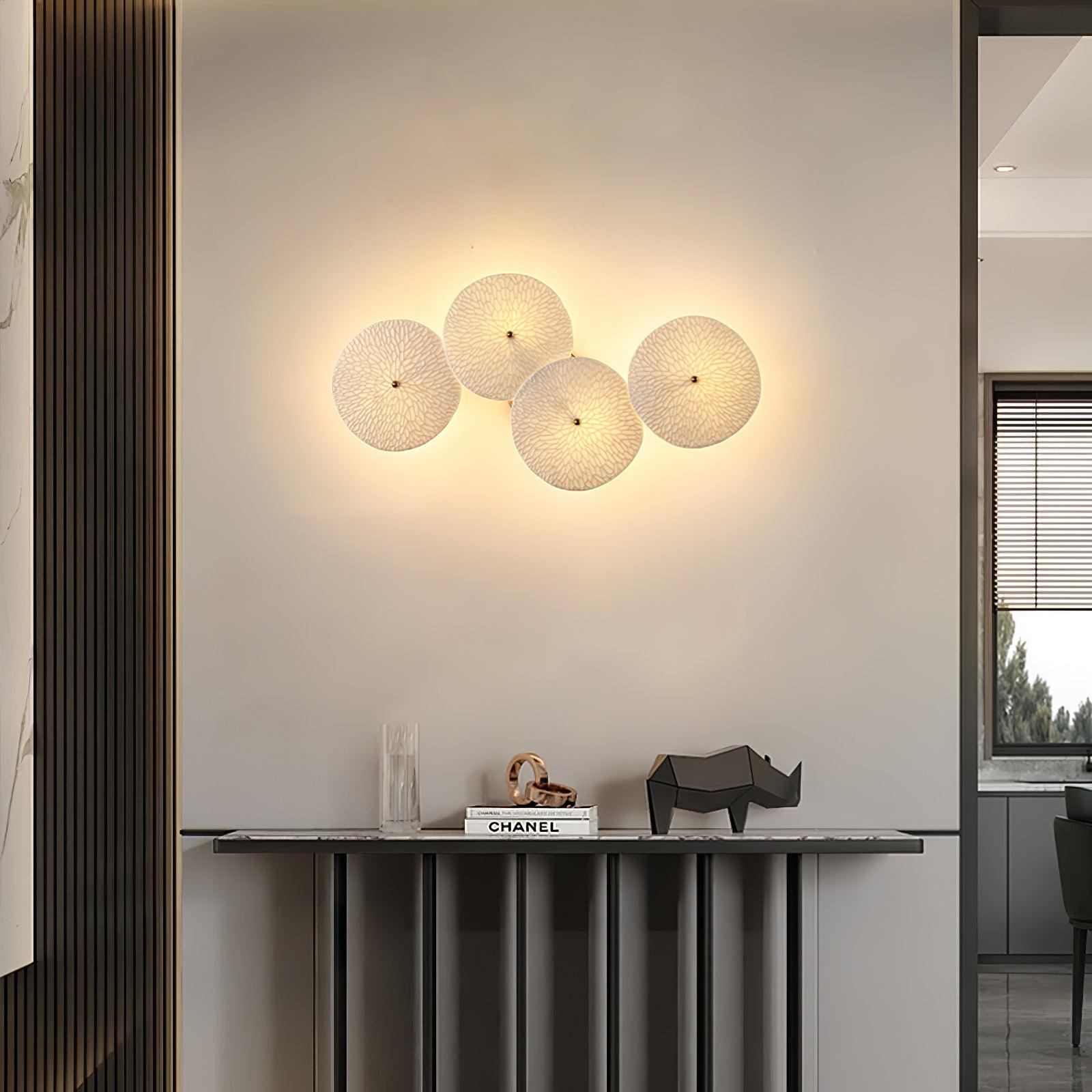 Keramische Lotusbloem Wandlamp met Gouden Armatuur – Cascade Lichteffect voor Stijlvolle Verlichting | Sansoti