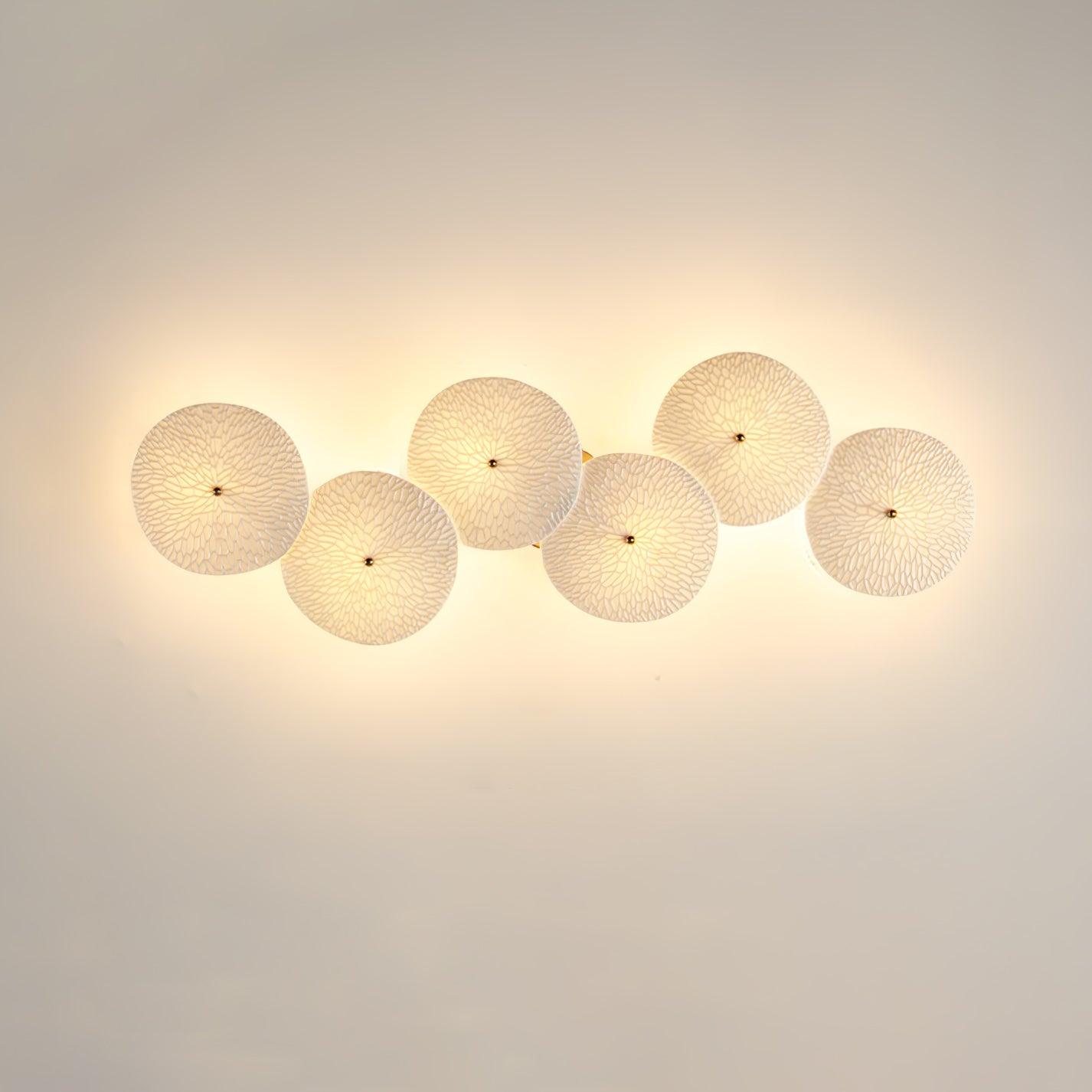 Keramische Lotusbloem Wandlamp met Gouden Armatuur – Cascade Lichteffect voor Stijlvolle Verlichting | Sansoti