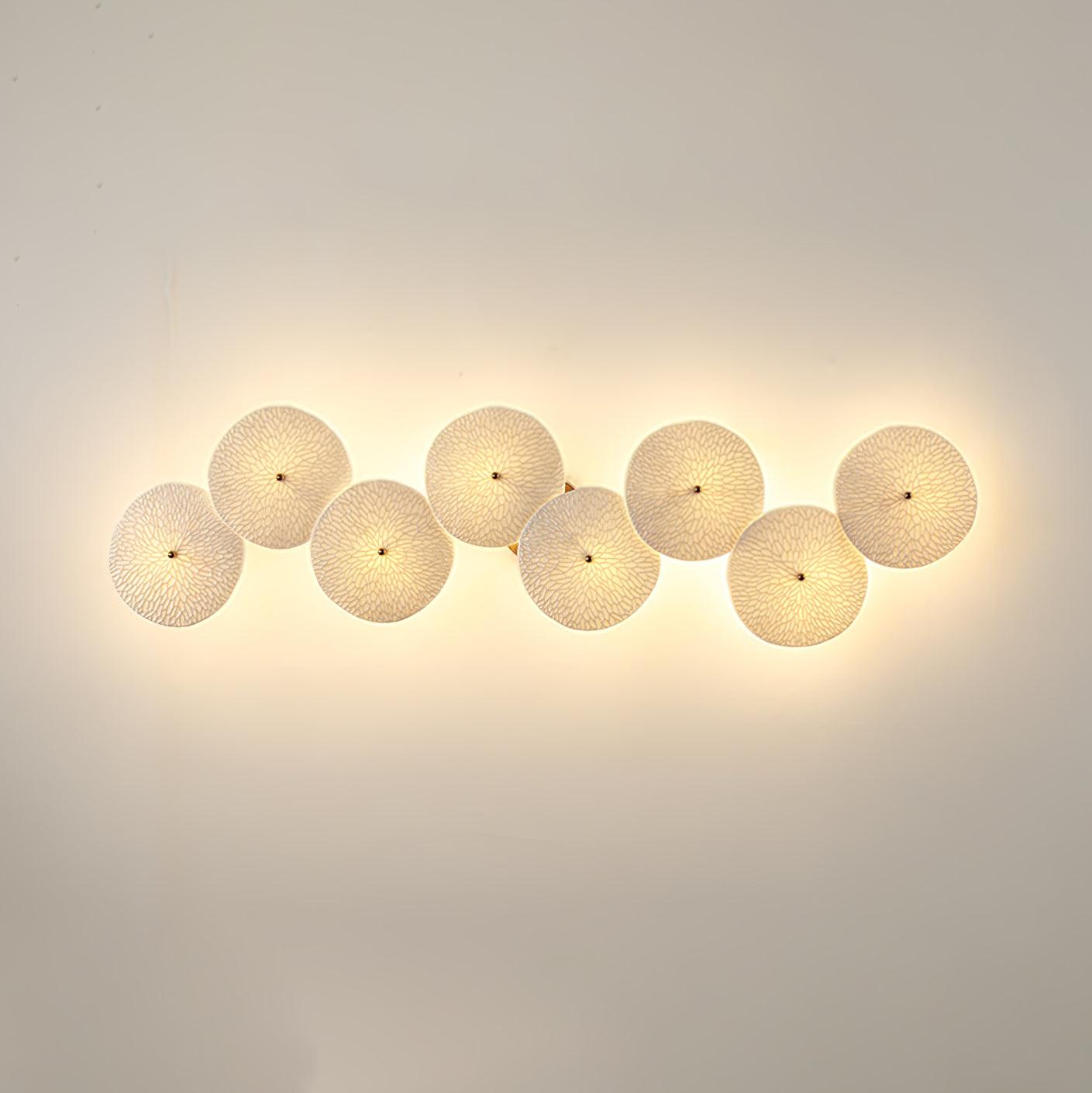 Keramische Lotusbloem Wandlamp met Gouden Armatuur – Cascade Lichteffect voor Stijlvolle Verlichting | Sansoti