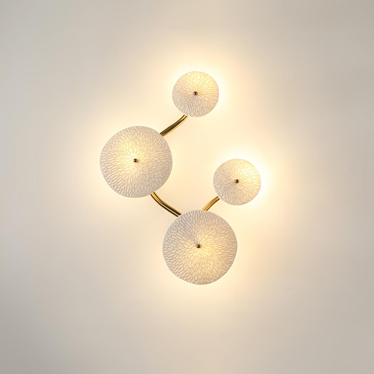 Keramische Lotusbloem Wandlamp met Gouden Armatuur – Cascade Lichteffect voor Stijlvolle Verlichting | Sansoti