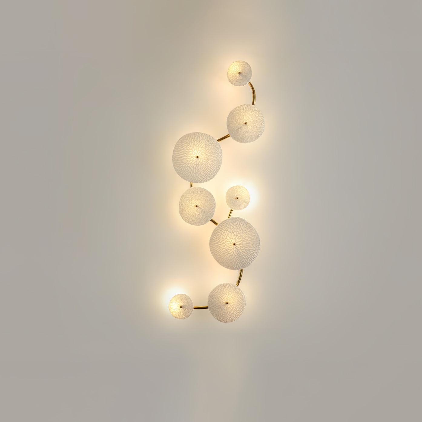 Keramische Lotusbloem Wandlamp met Gouden Armatuur – Cascade Lichteffect voor Stijlvolle Verlichting | Sansoti
