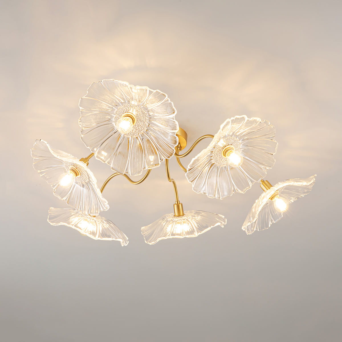 Glazen Plafondlamp met Bladmotief – 3, 5 of 6 Lichtpunten – Gouden Armatuur met Helder of Roze Matglas | Sansoti